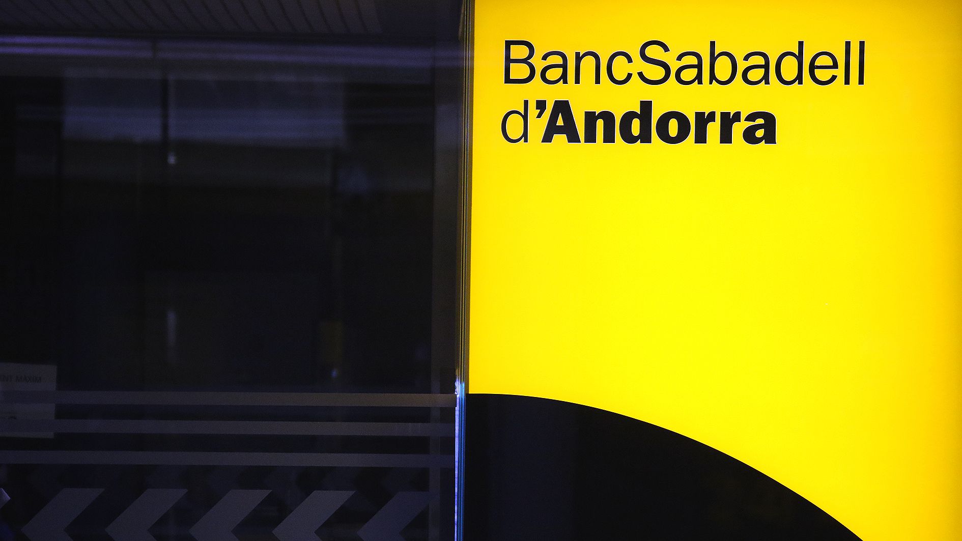 Retolació de Banc Sabadell d'Andorra en una de les seves oficines.