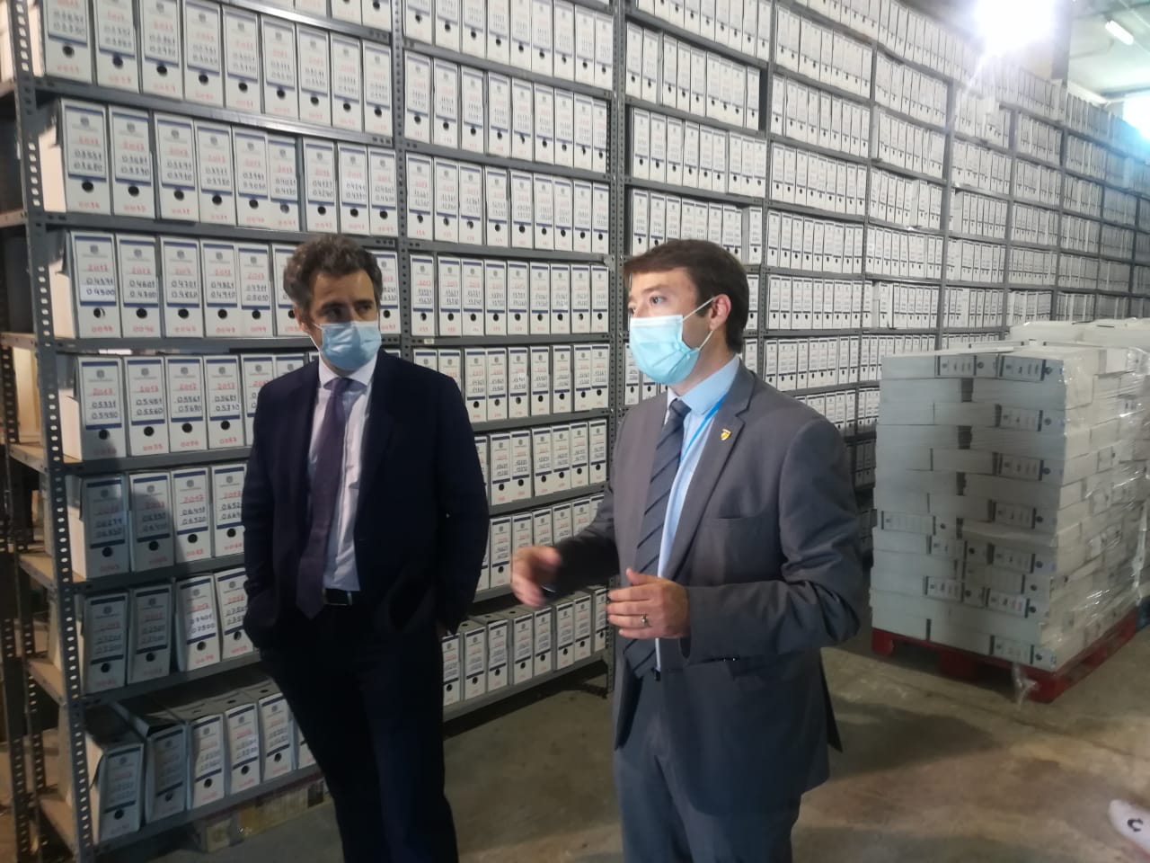 Eric Jover i Albert Hinojosa a l'arxiu de Duana del Pas de la Casa aquest divendres.