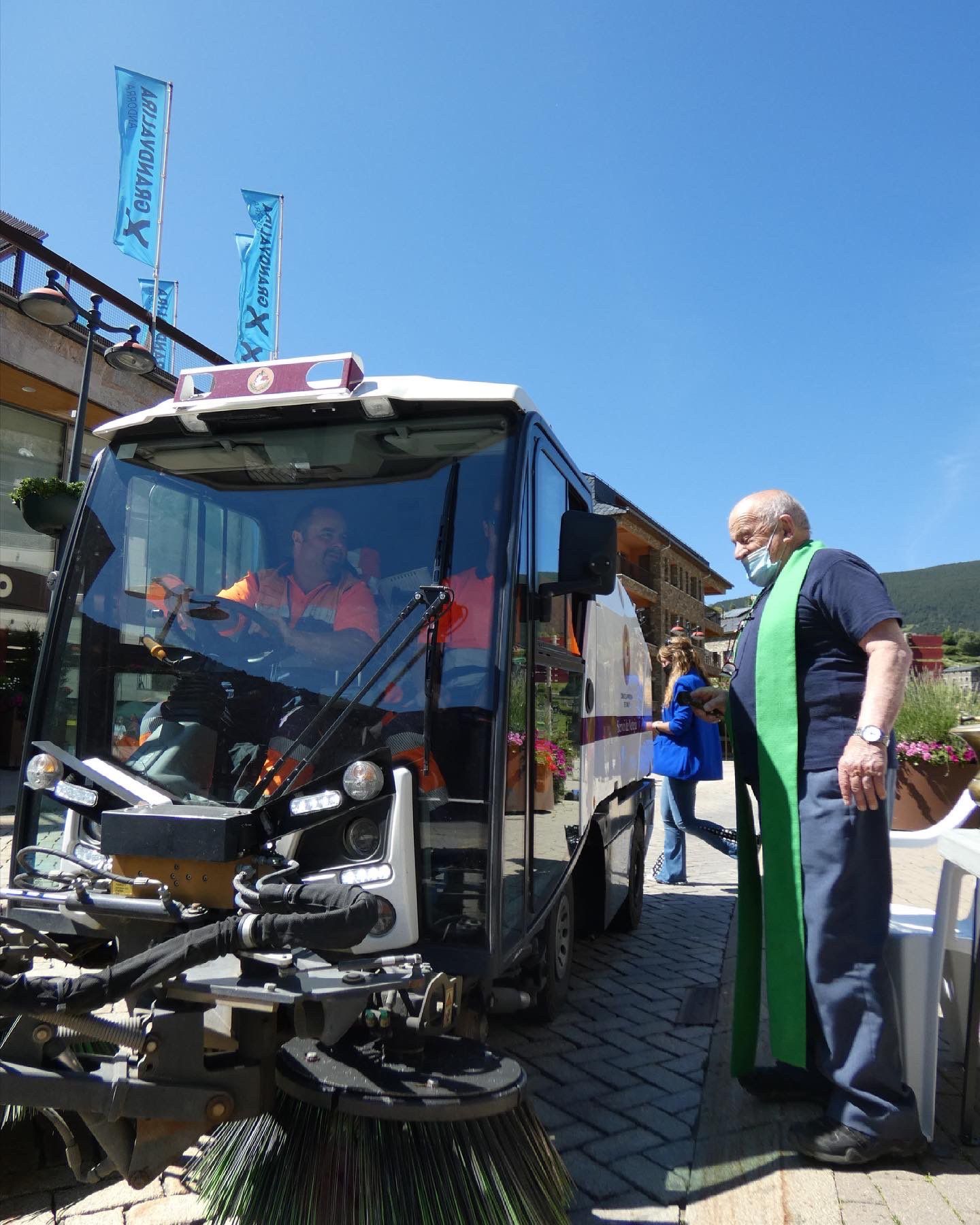 Un moment de la benedicció a la plaça Carlemany. Un moment de la benedicció a la plaça Carlemany.