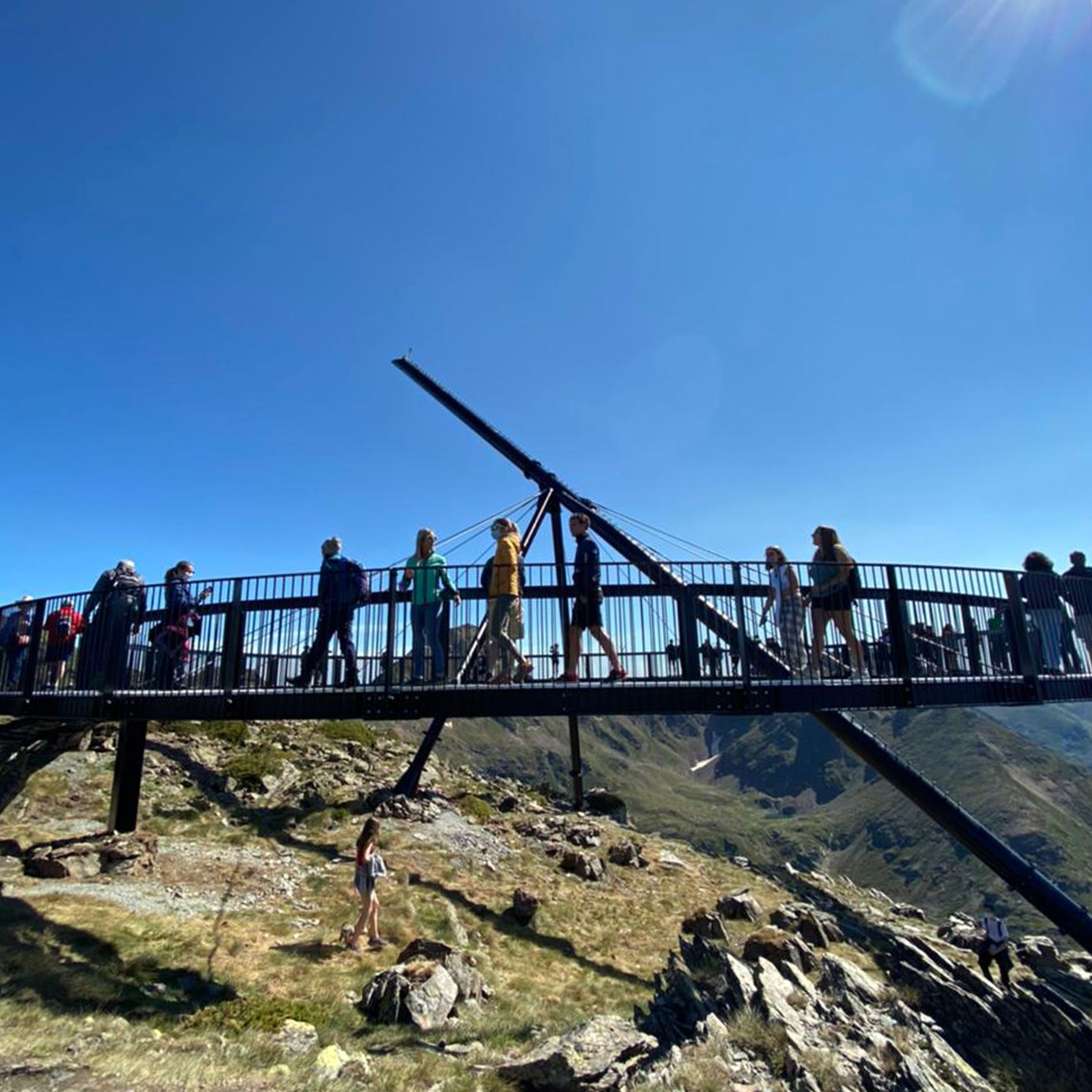 Visitants transitant per l'anella aquests primers dies d'obertura.