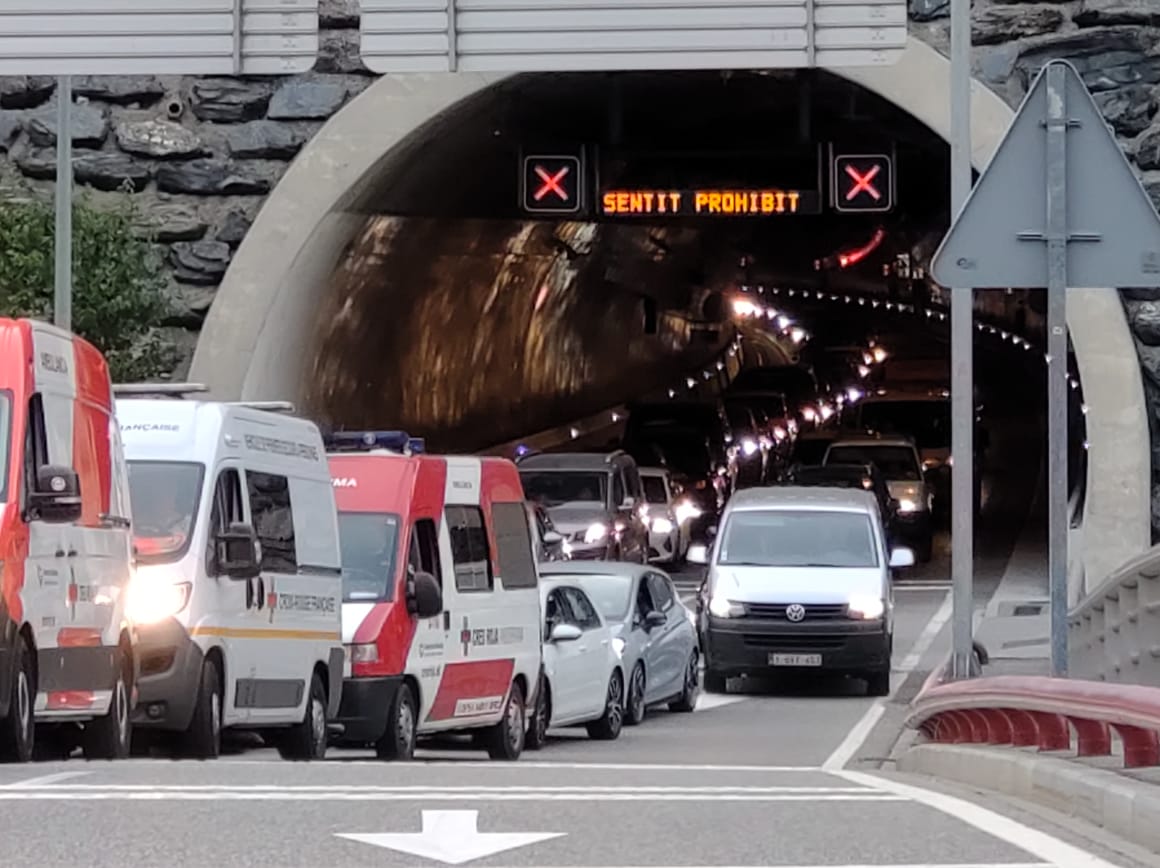 Retencions dins el túnel dels Dos Valires.
