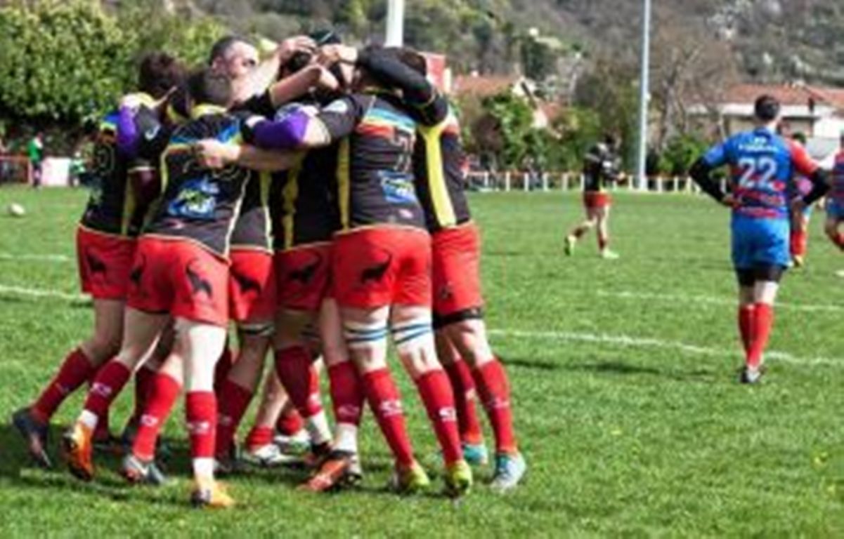 Els jugadors del VPC celebren un assaig en un partit d'una temporada anterior.