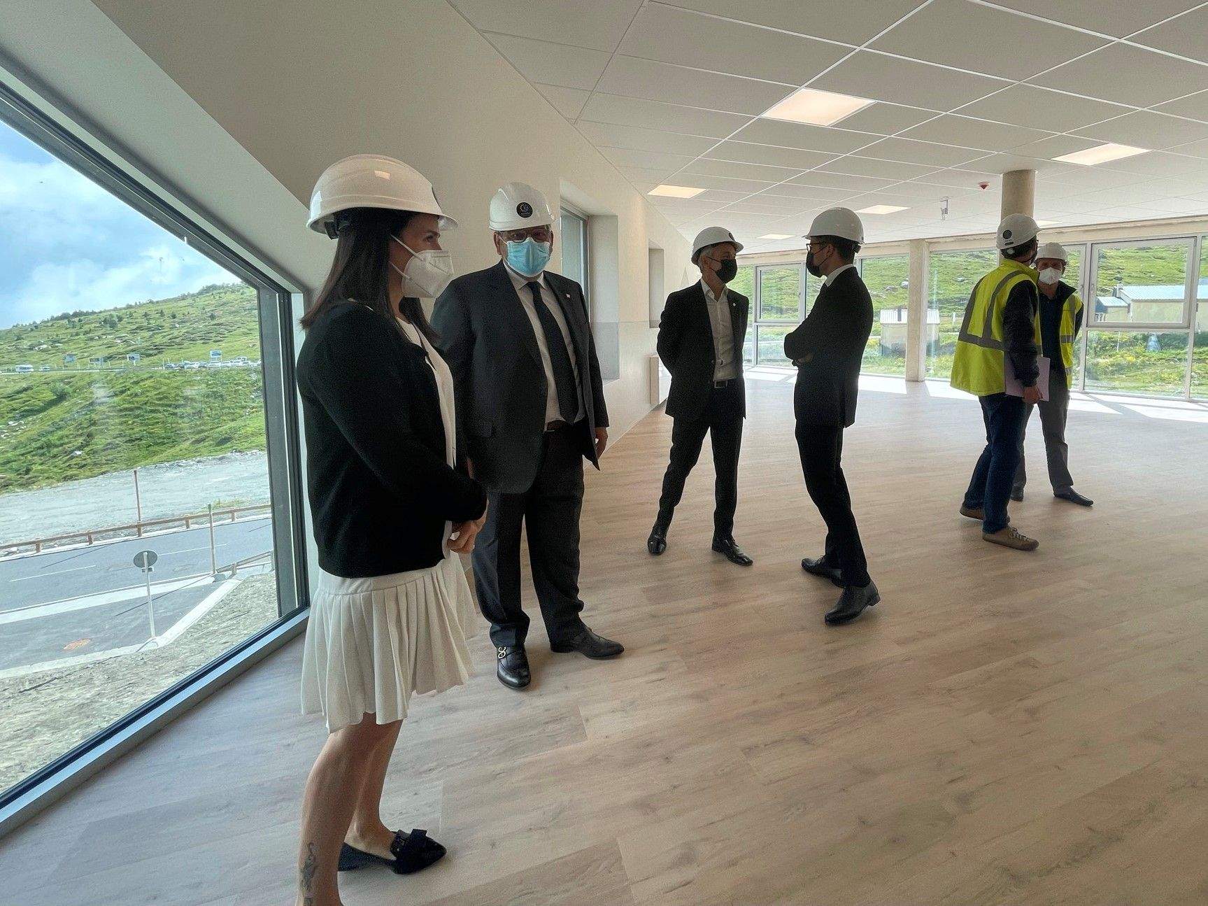 La visita a les obres de l'escola bressol al Pas de la Casa