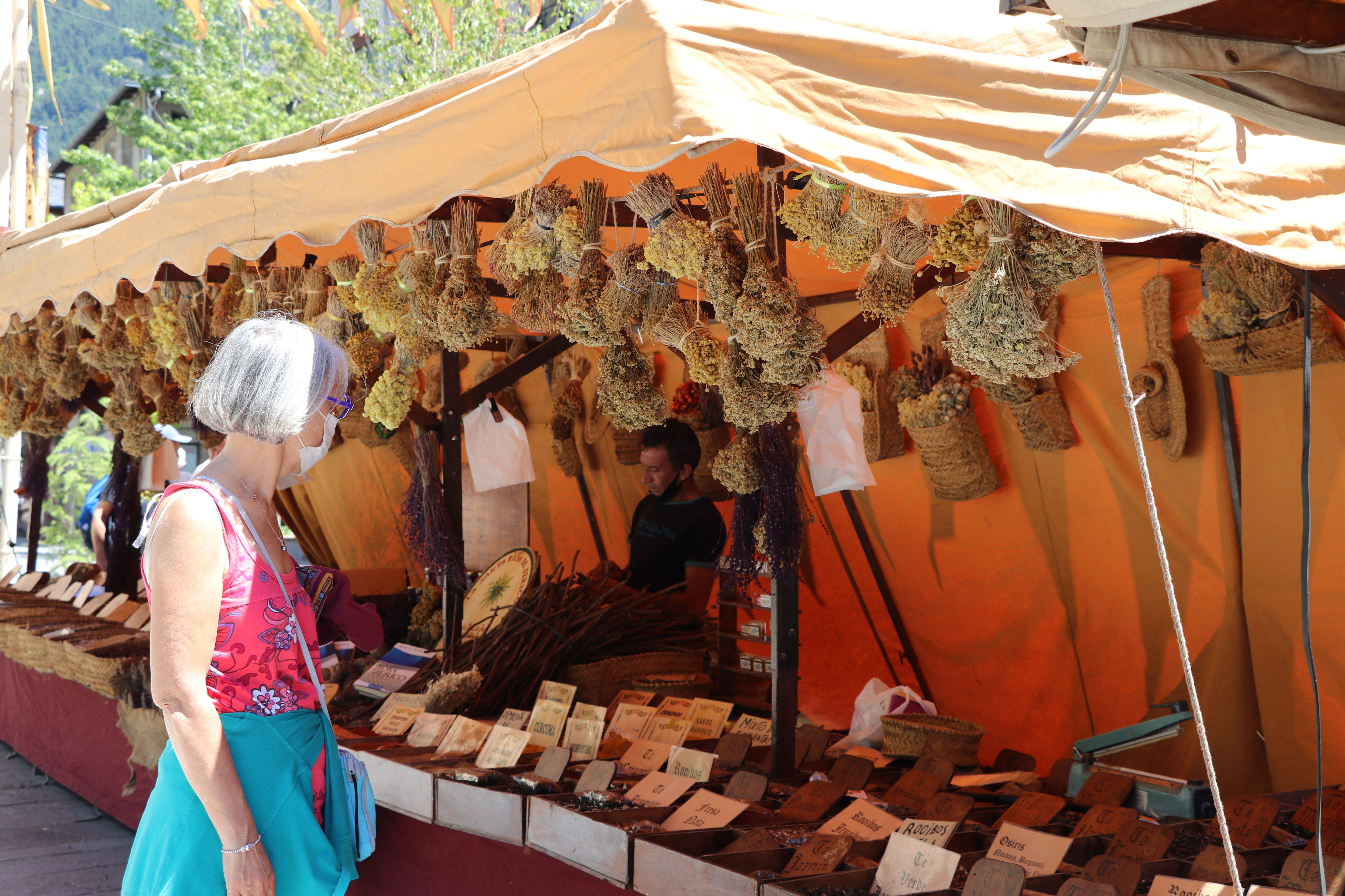 Una edició anterior del mercat d'estiu d'Encamp