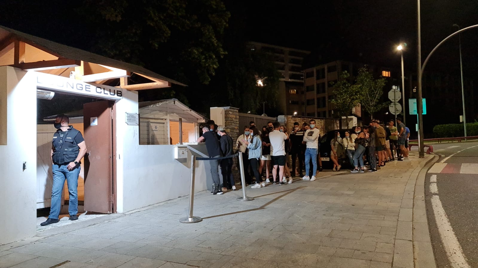 Participants a la prova pilot esperant per accedir a l'Eivissa Experience.