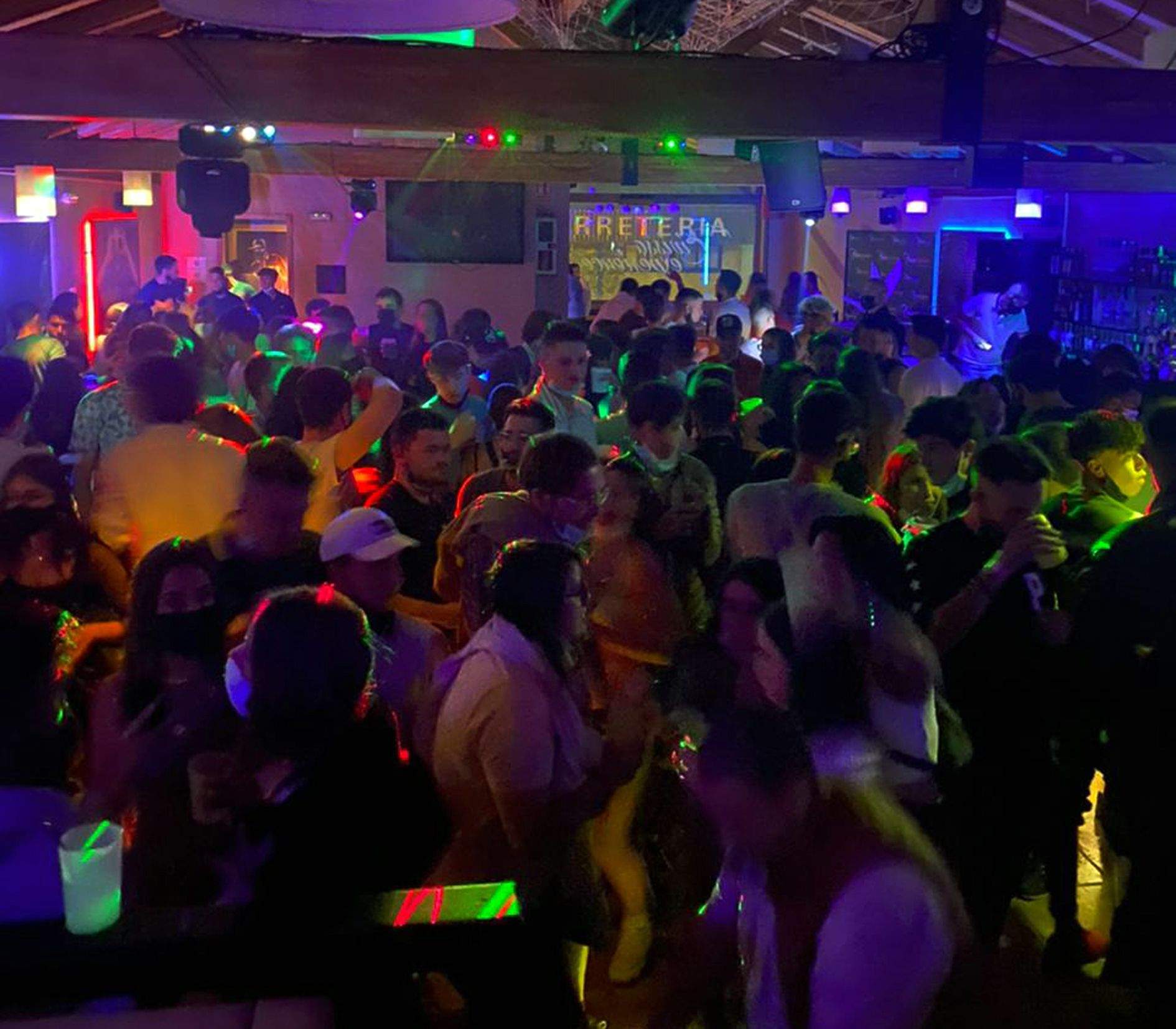 Un moment de la nit 'de prova' en un dels locals. Un moment de la nit 'de prova' en un dels locals.