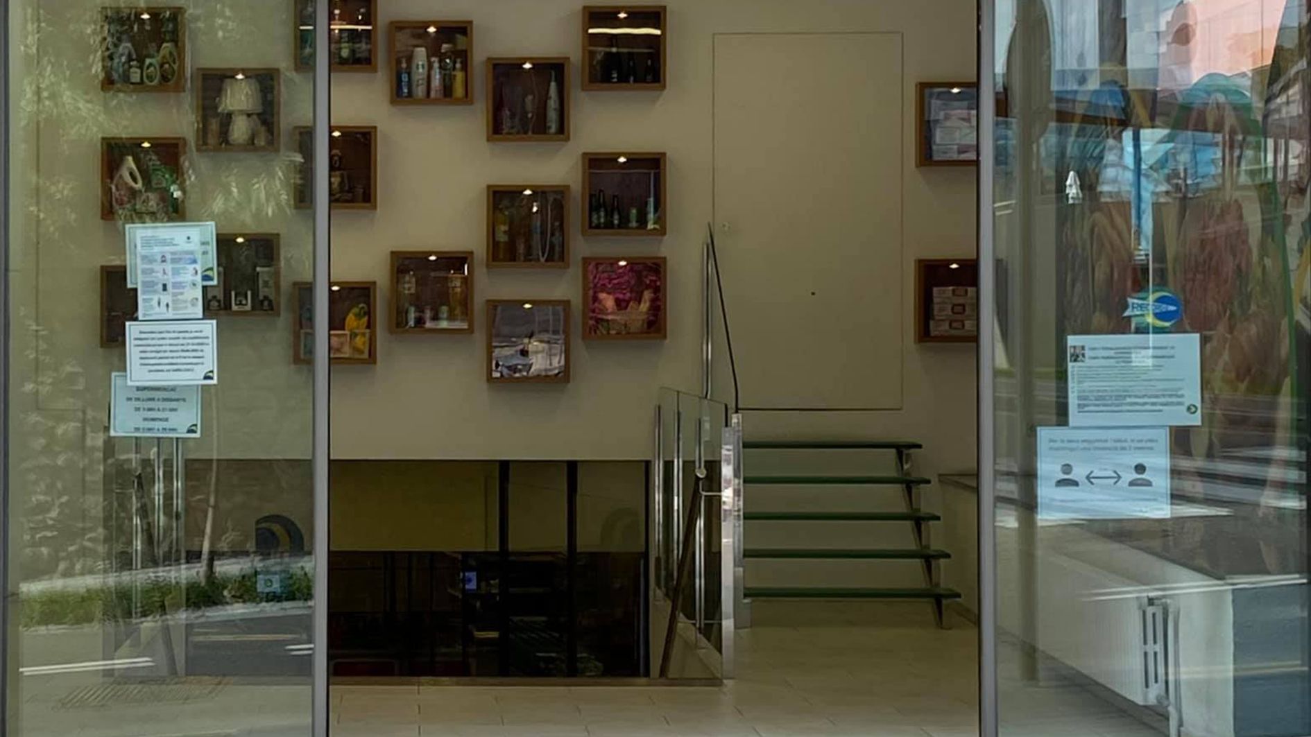 Un dels accessos al supermercat afectat.