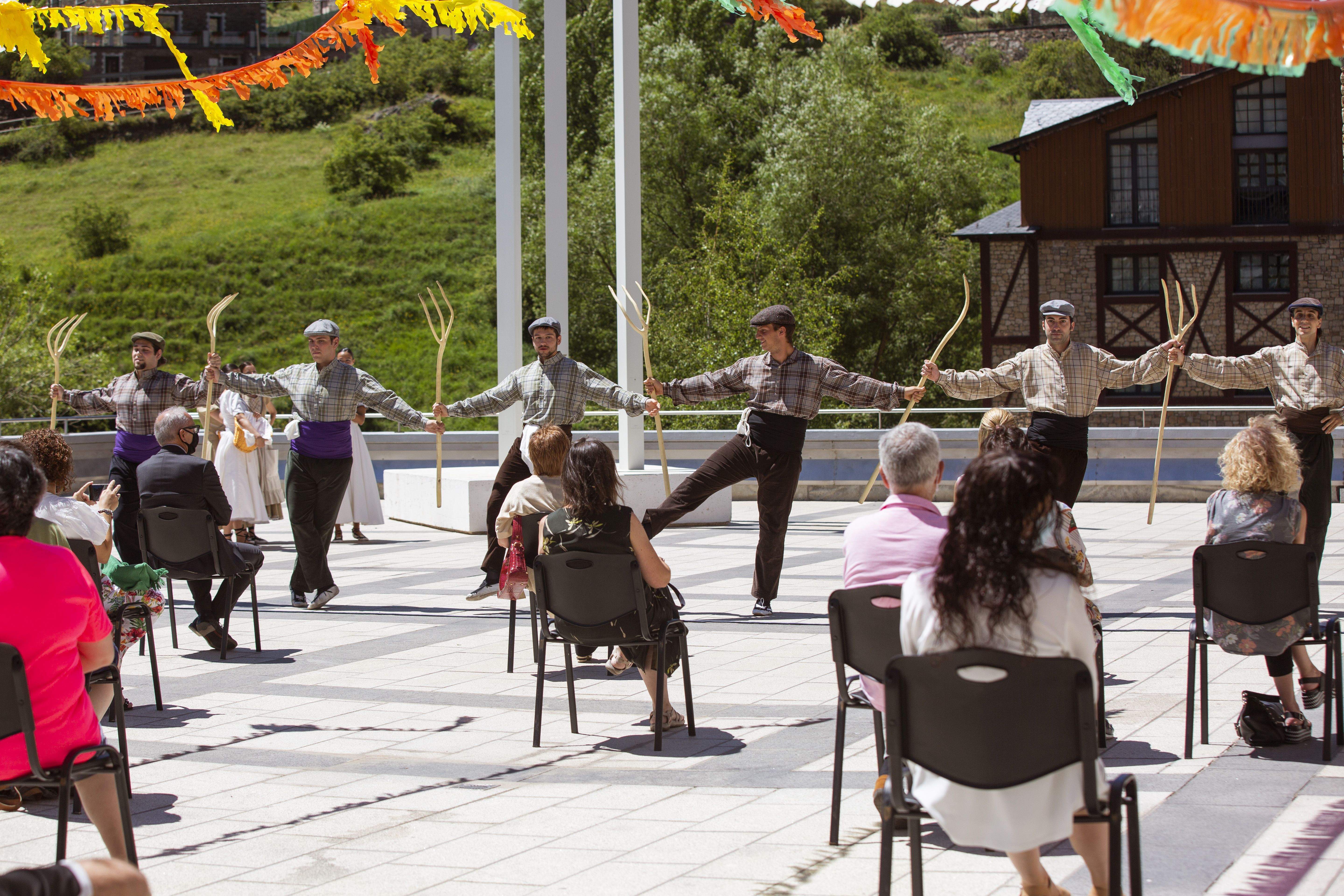 Un moment de l'exhibició de l'esbart.