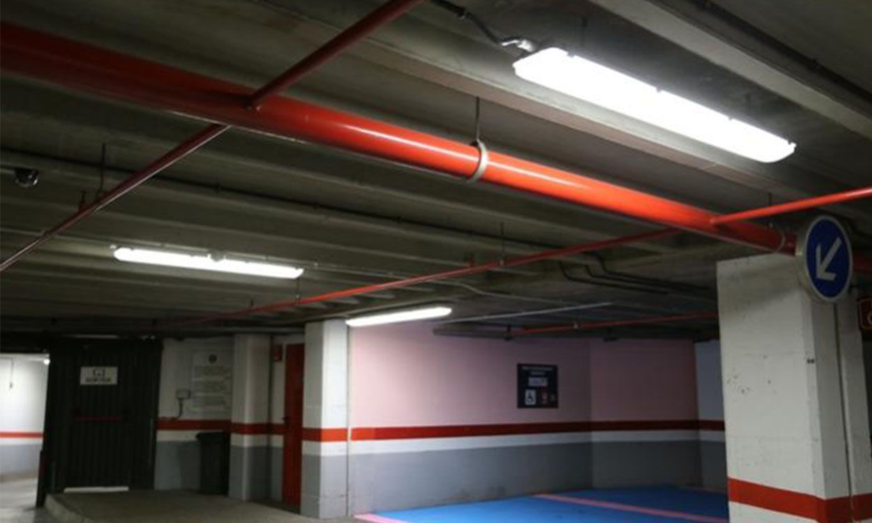 La nova il·luminació LED a l'aparcament del Camp de Perot
