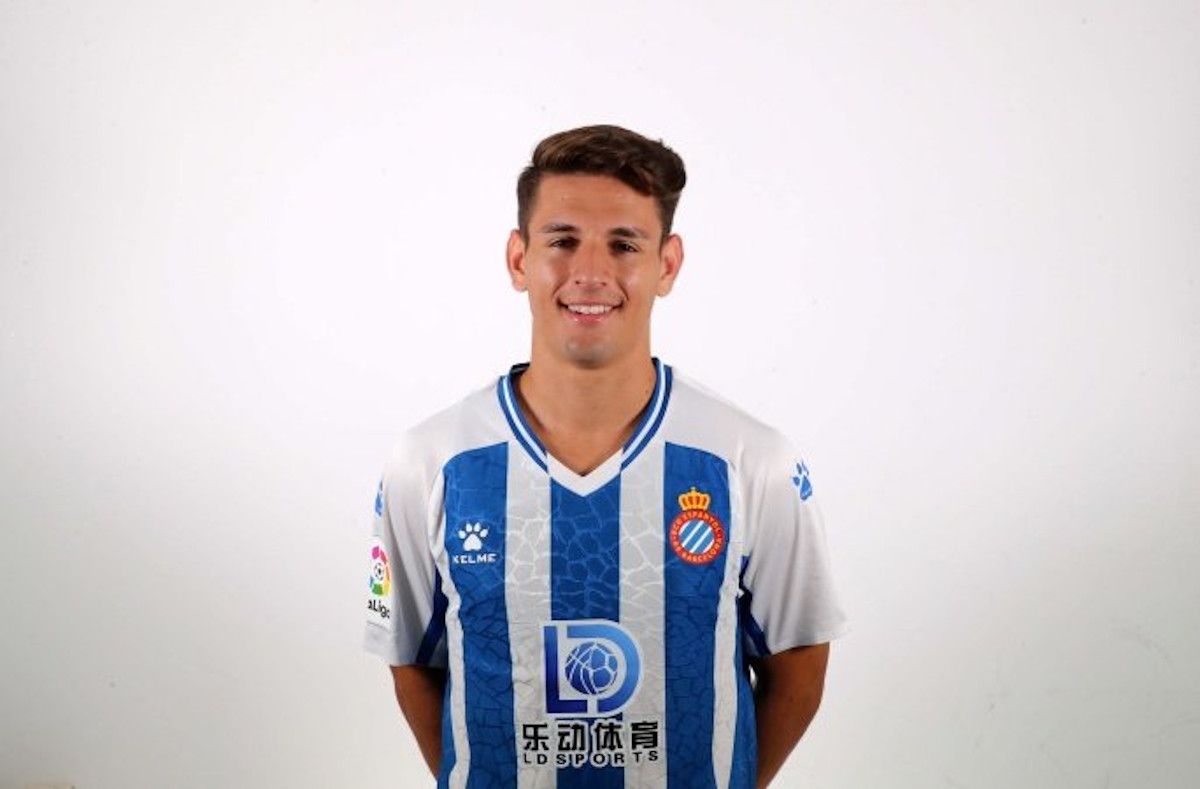 Iván Gil canviarà la samarreta blanc-i-blava per la tricolor. Iván Gil canviarà la samarreta blanc-i-blava per la tricolor.