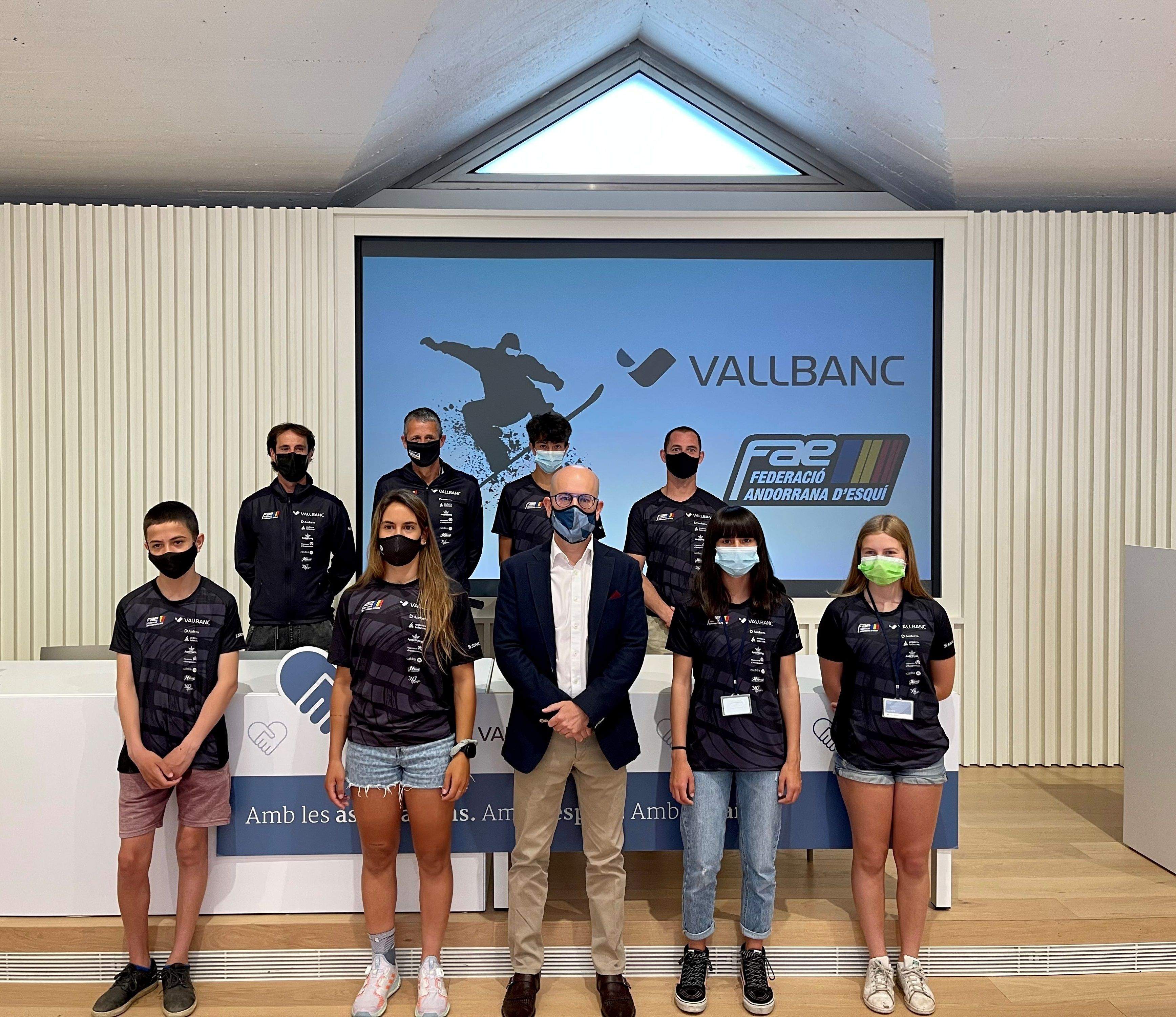 Foto renovació patrocini de la FAE