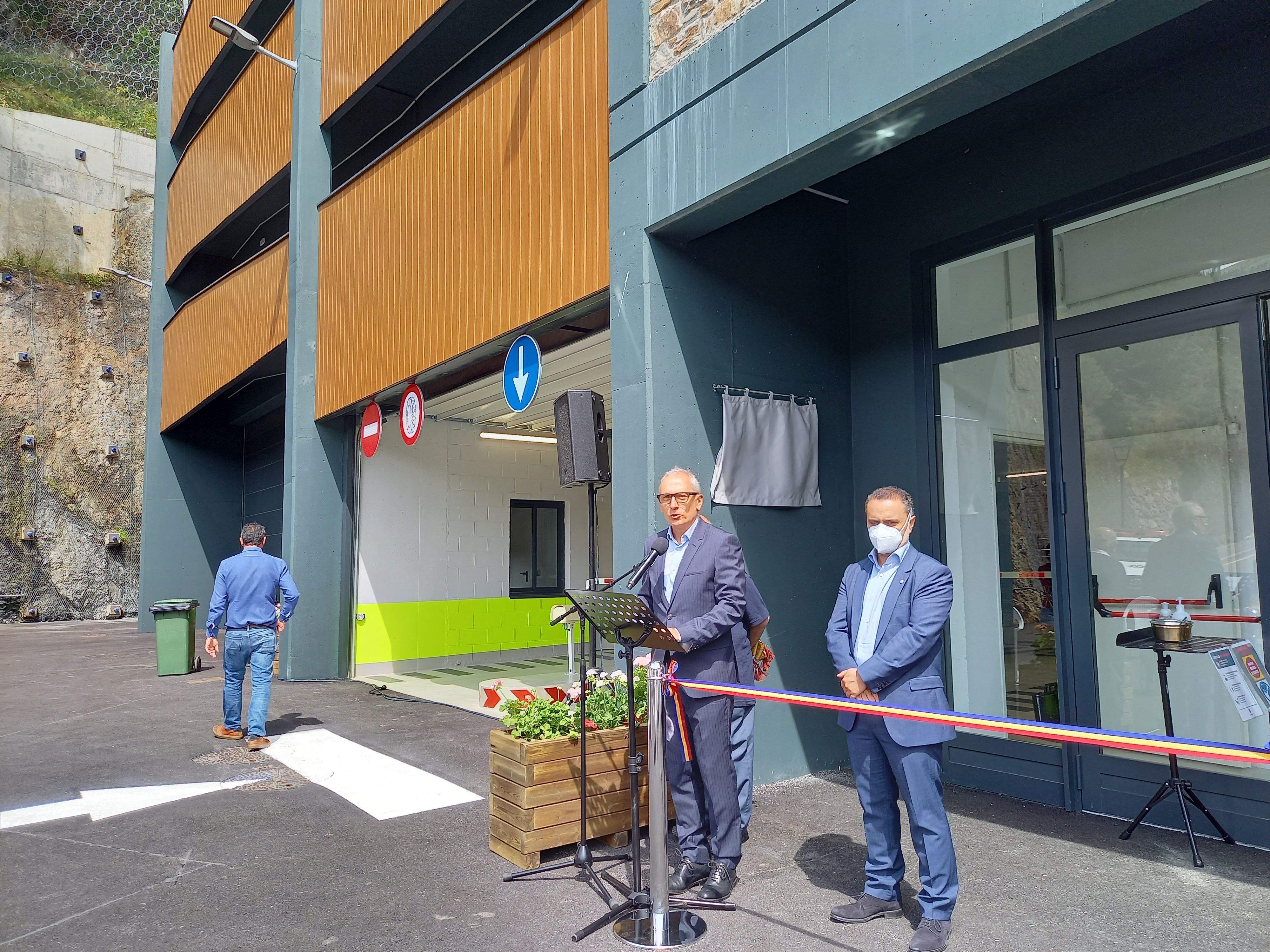 Camp fent el discurs durant l'acte d'inauguració.