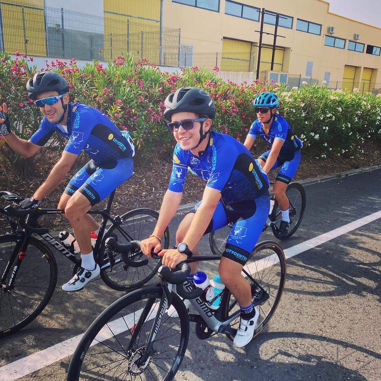 Els tres ciclistes de l'equip Hotel Ski Plaza a la prova del Penedès.