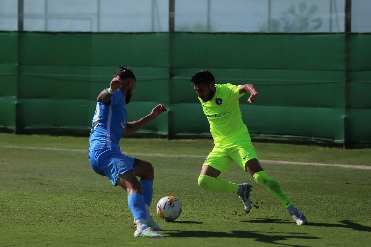 Un instant del primer amistòs de pretemporada entre Andorra i Ibiza.