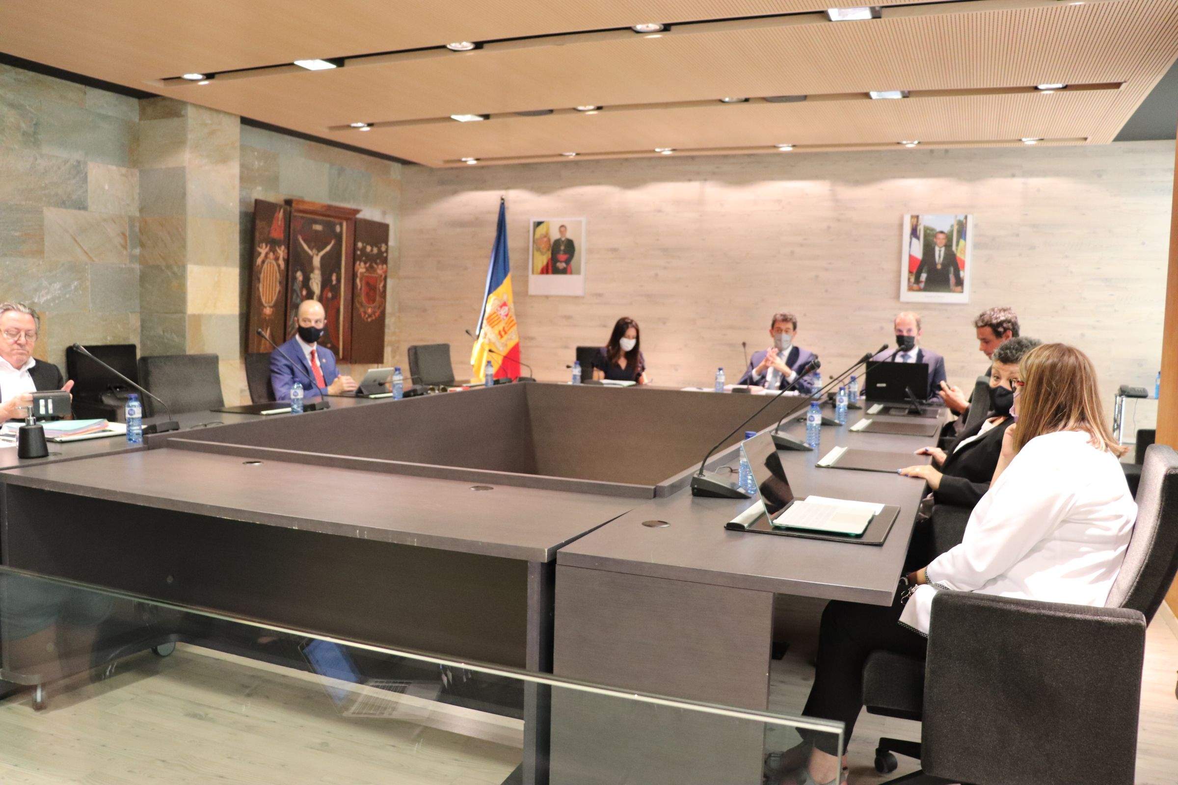 Un instant abans de la sessió de consell de comú d'Ordino