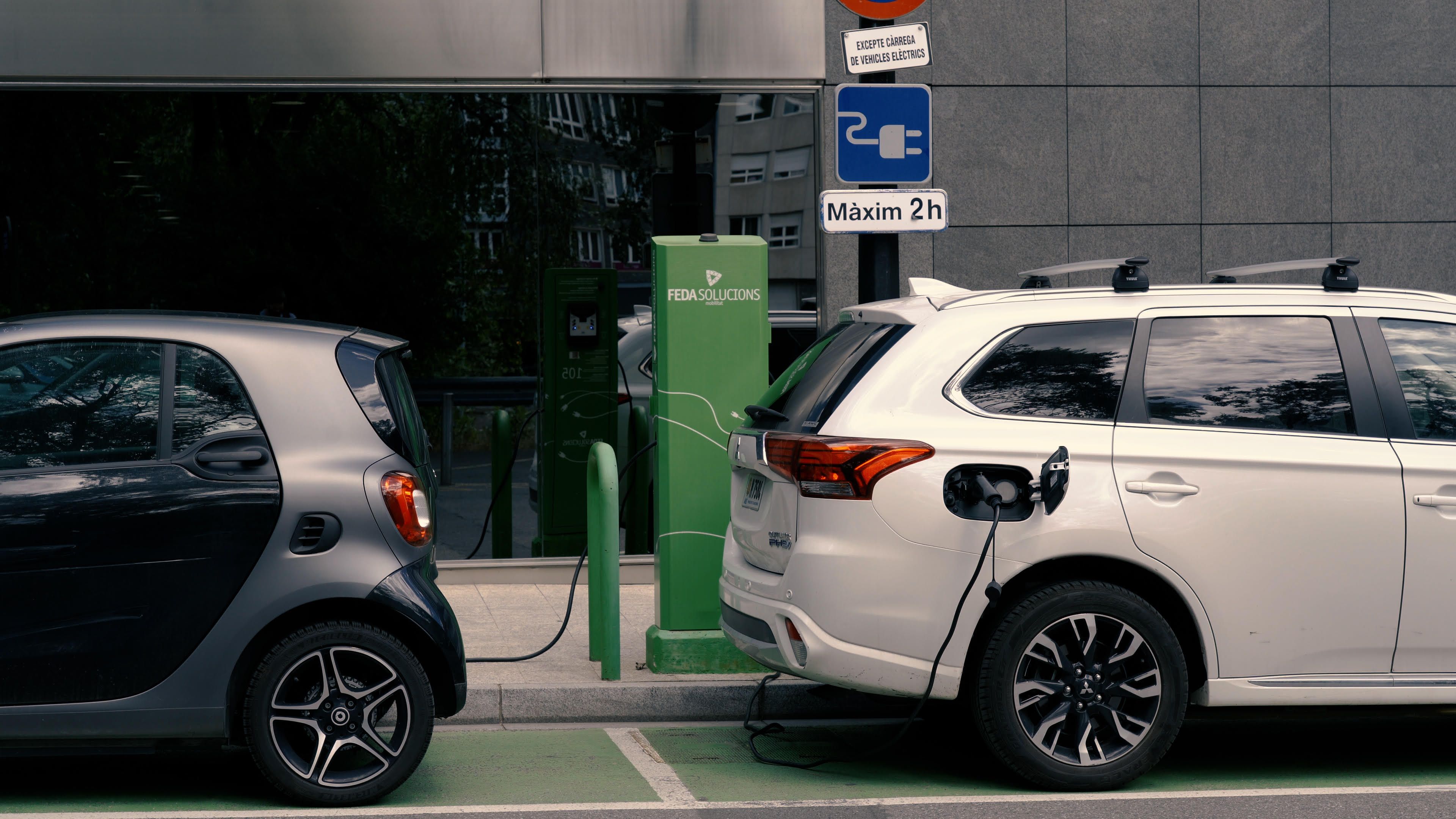 Punt de recàrrega de vehicles elèctrics al centre d'Andorra La Vella. 