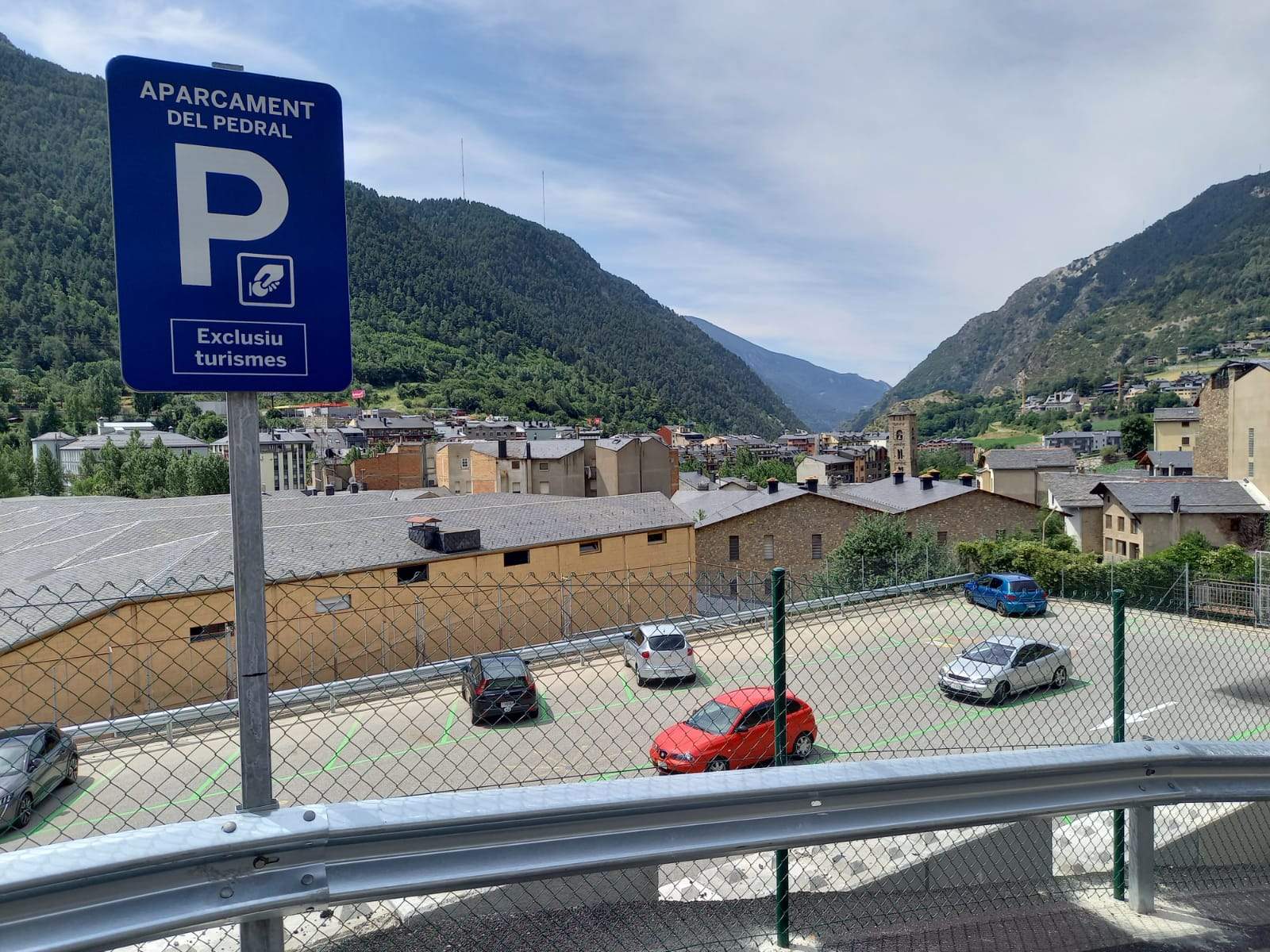 El nou aparcament de zona verda al Pedral. El nou aparcament de zona verda al Pedral.