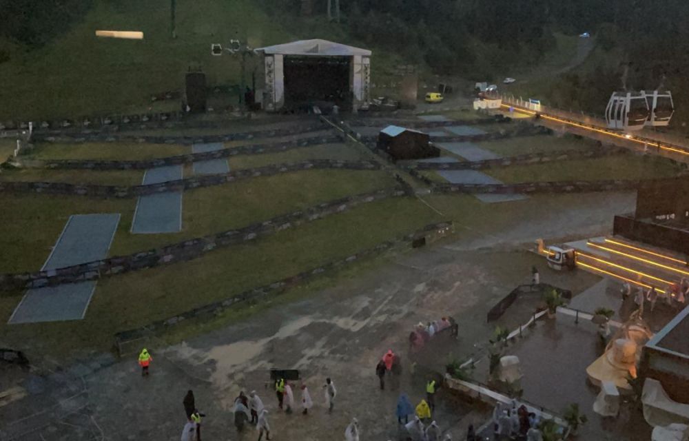 El recinte s'ha hagut d'evacuar per la pluja.