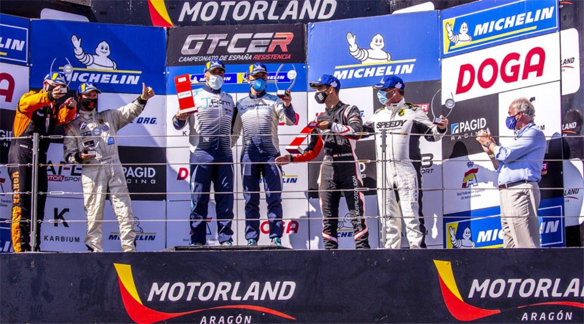 Font i Vinyes a l'esglaó més alt del podi del circuit de Motorland.