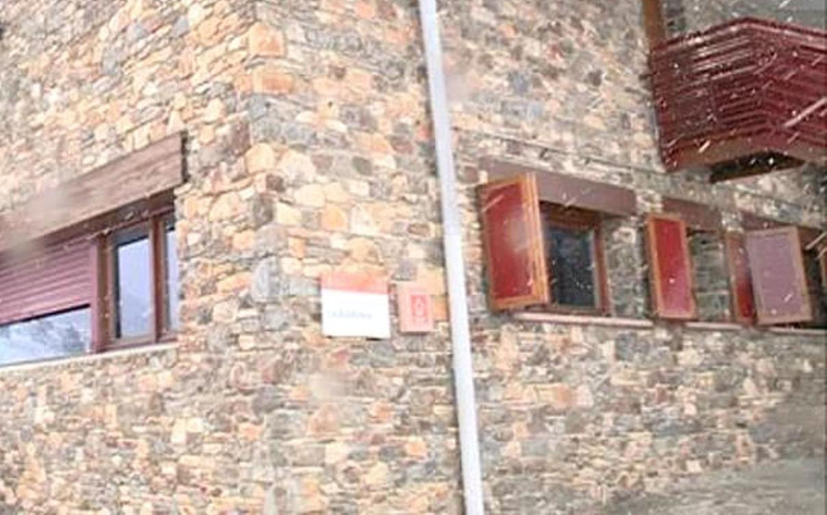 Vista parcial de la casa de colònies de la Baronia.