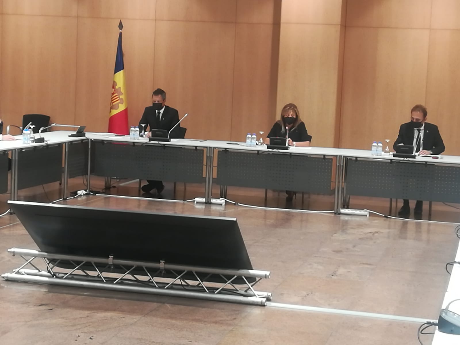 Els cònsols i el secretari durant la sessió de comú d'aquest dimarts.