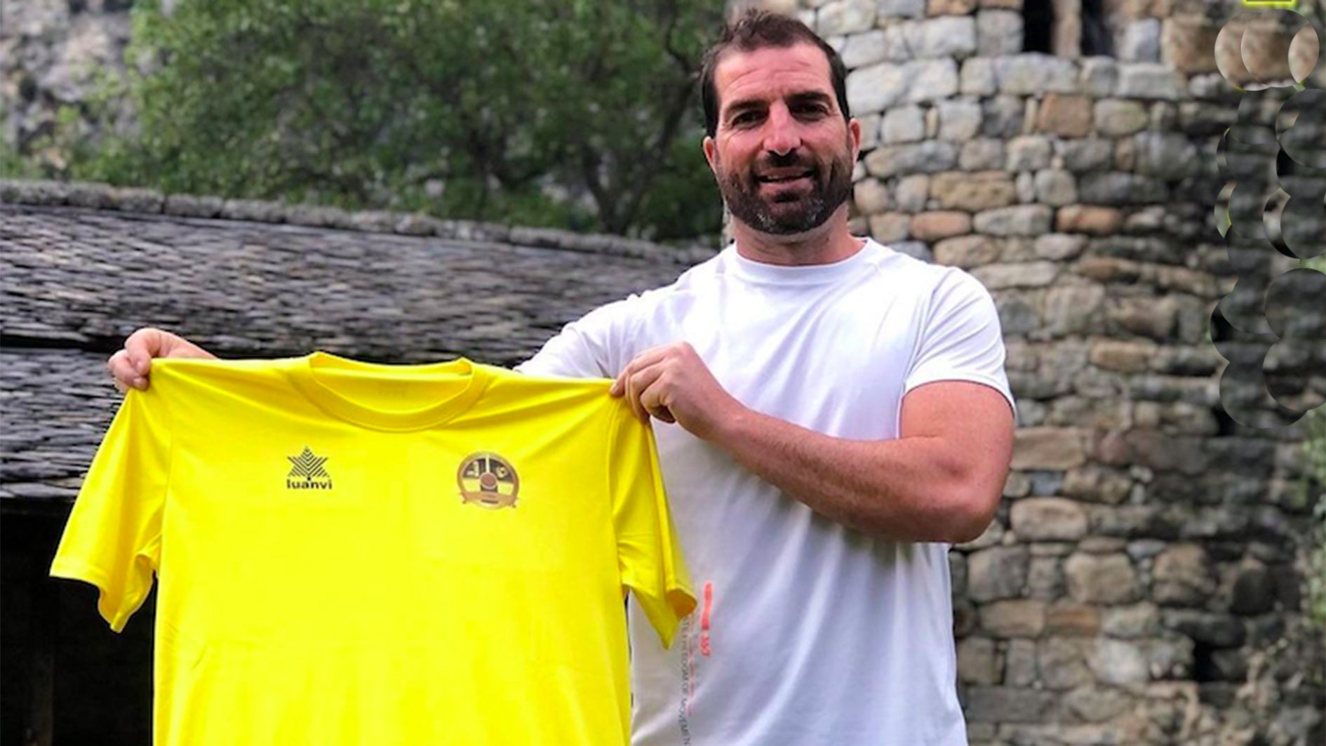 Juan Velasco amb la samarreta de la UE Santa Coloma.