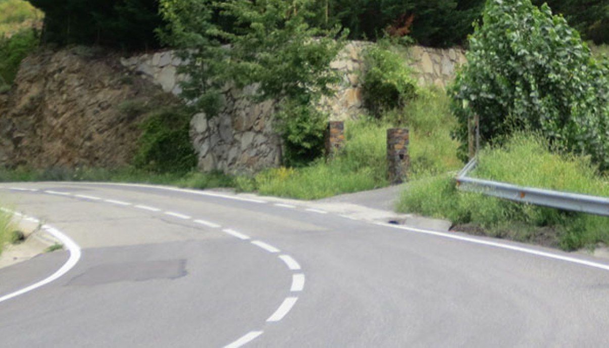 La carretera de Nagol al seu pas per Terra Bogada.