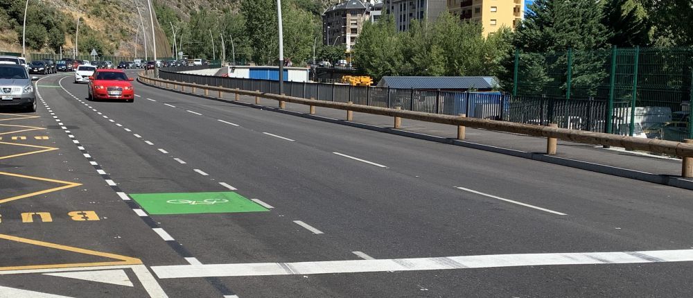 Tram del nou vial de Sant Julià abans de la rotonda de Fontaneda. Tram del nou vial de Sant Julià abans de la rotonda de Fontaneda.