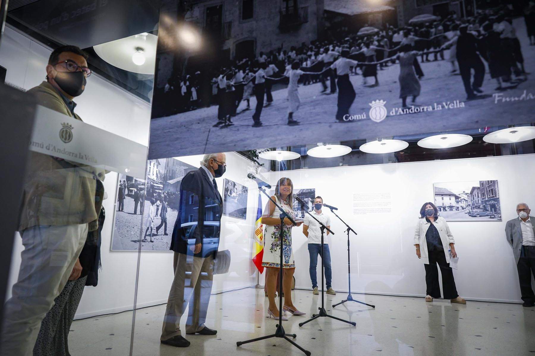 L'exposició s'ha inaugurat aquesta tarda al Centre Cultural La Llacuna.
