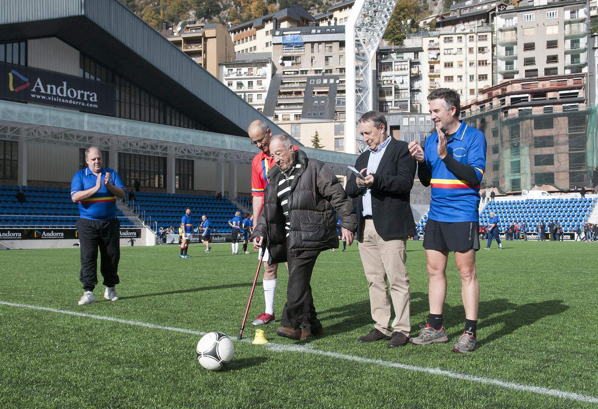 Jaume Olivé fent la sacada inaugural del nou Estadi Nacional el novembre del 2014.