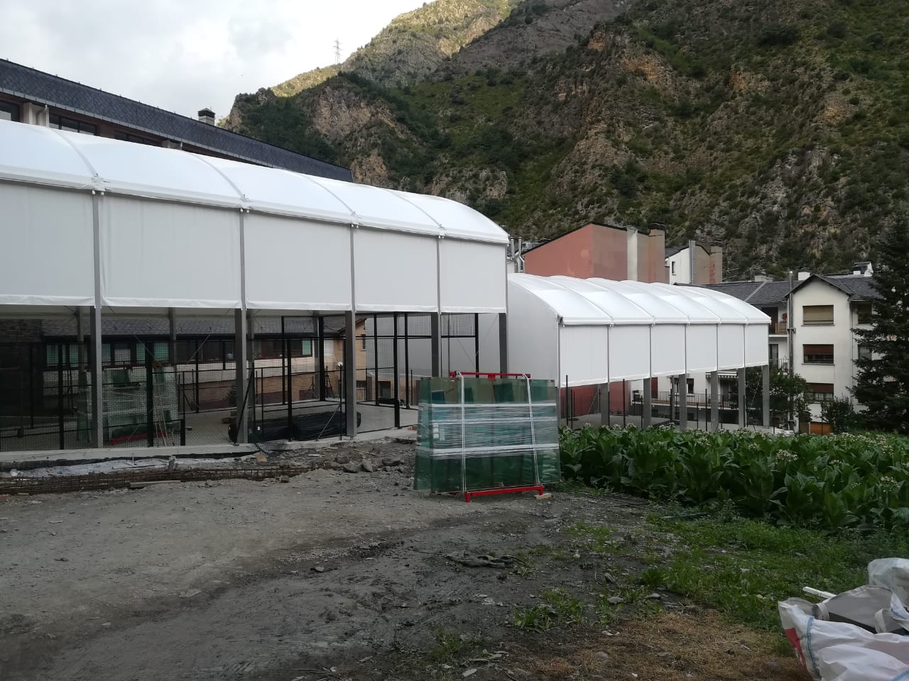 Les pistes en la recta final de la construcció.