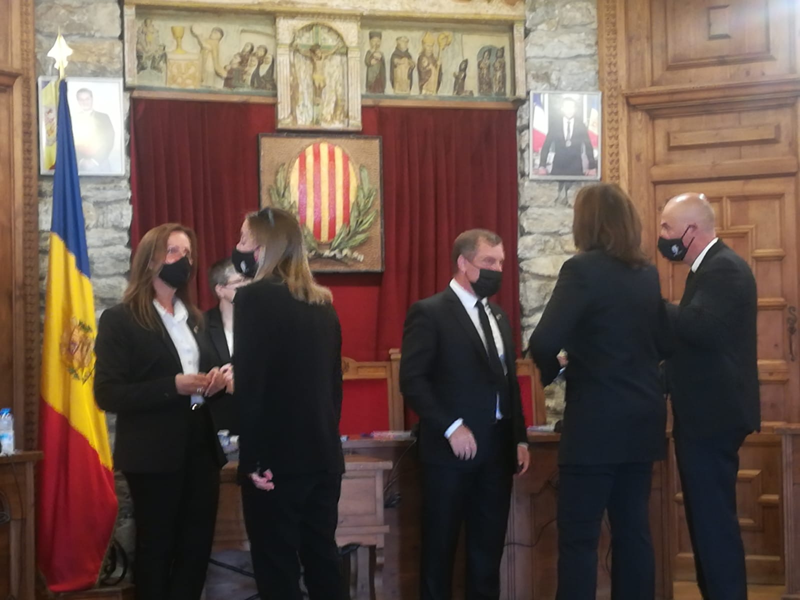 Consellers lauredians abans de la sessió de comú.