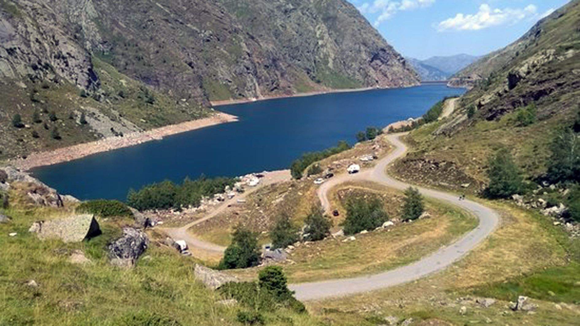 Els camins que des d'Arinsal o Arcalís porten cap al lac de Soulcem és una de les rutes habituals.