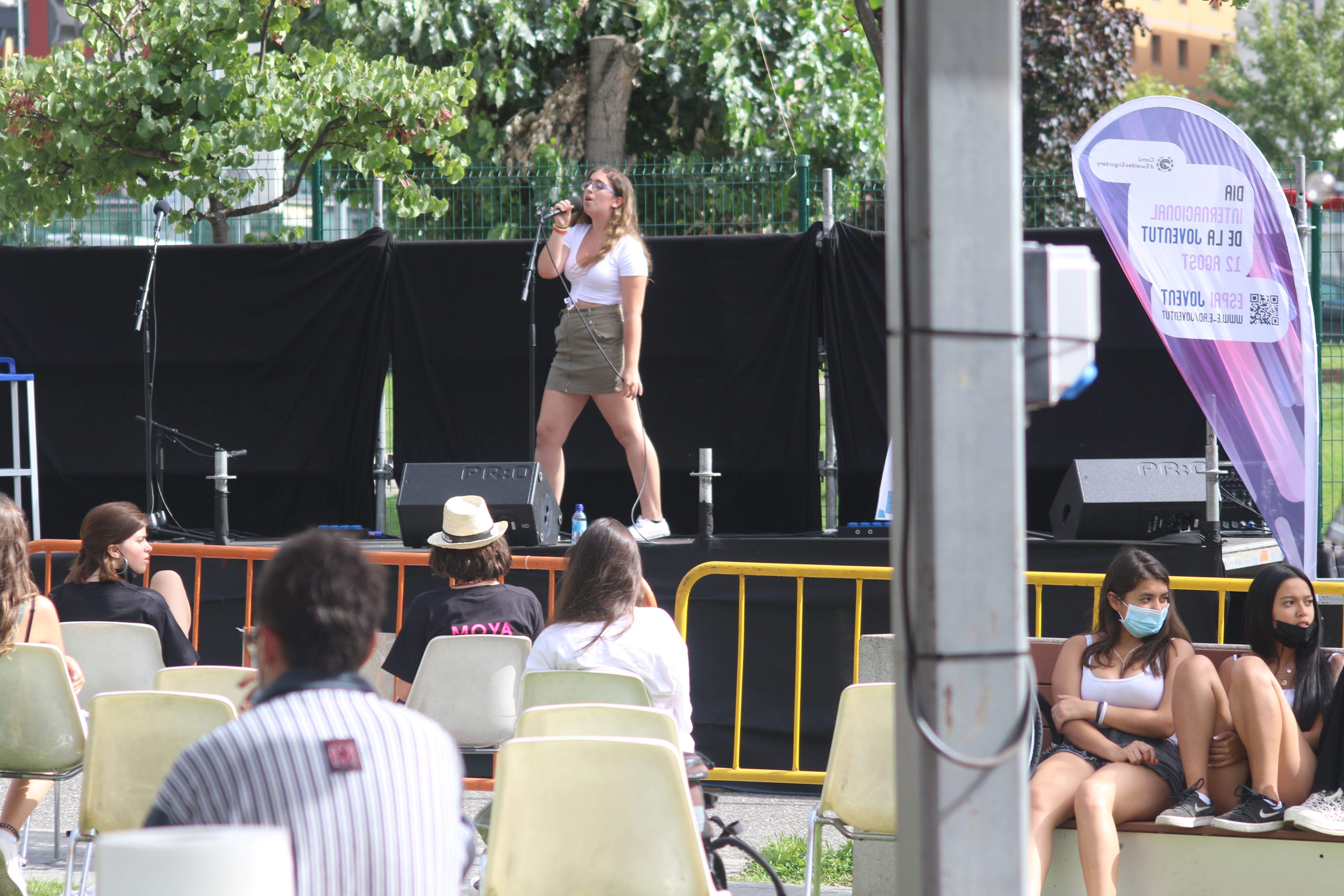 Una de les actuacions musicals al Prat del Roure.