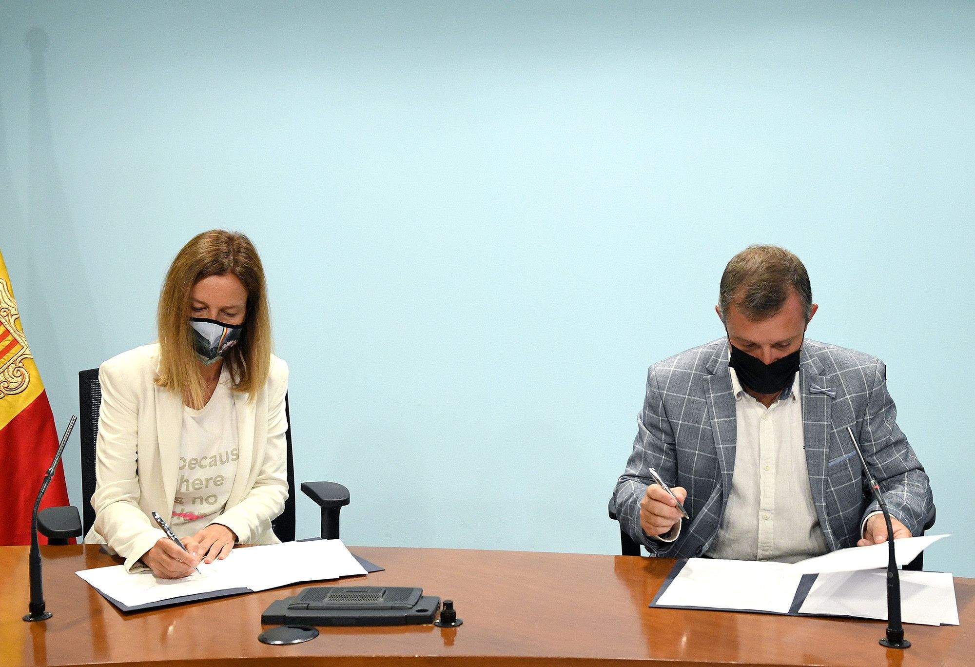 Sílvia Calvó, i Josep Majoral han signat el conveni aquest dijous.