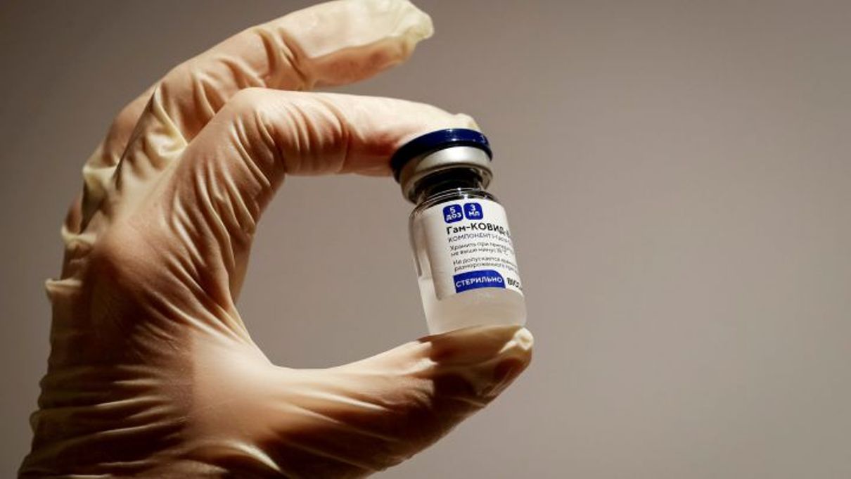 Un vial del vaccí rus Sputnik.