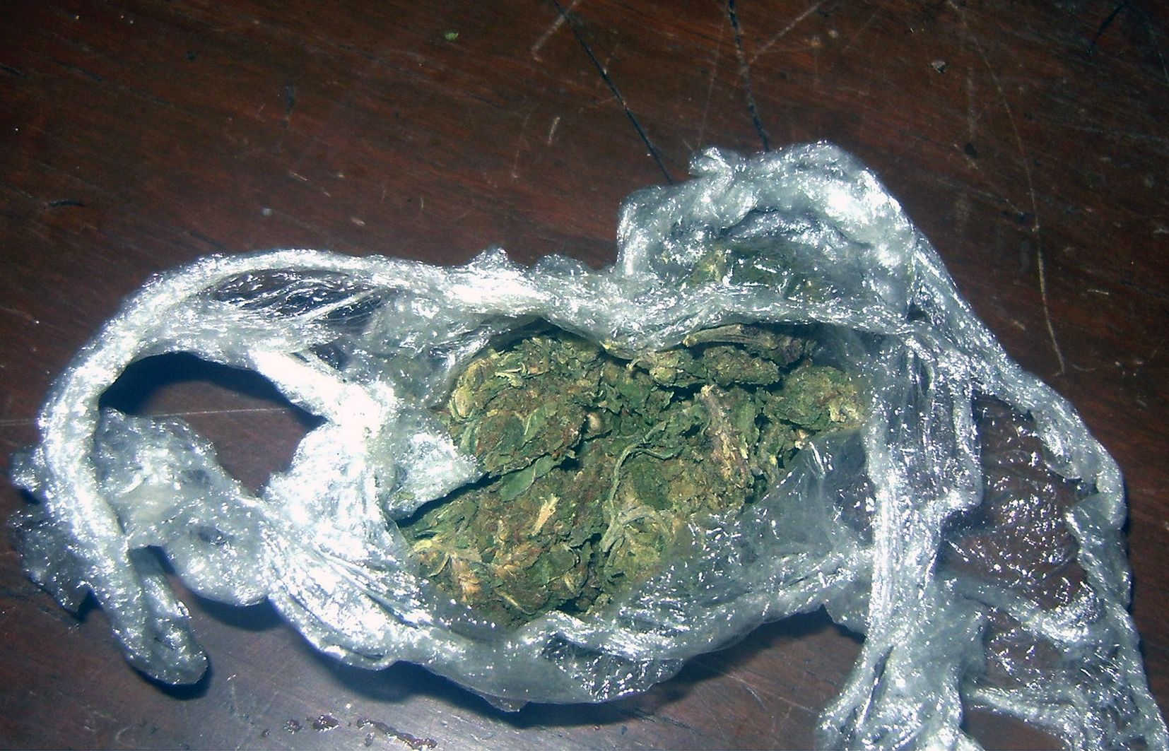 Imatge d'arxiu d'un embolcall de marihuana.