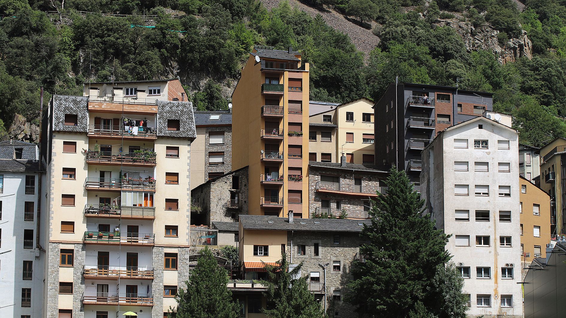 Edificis a Andorra la Vella.