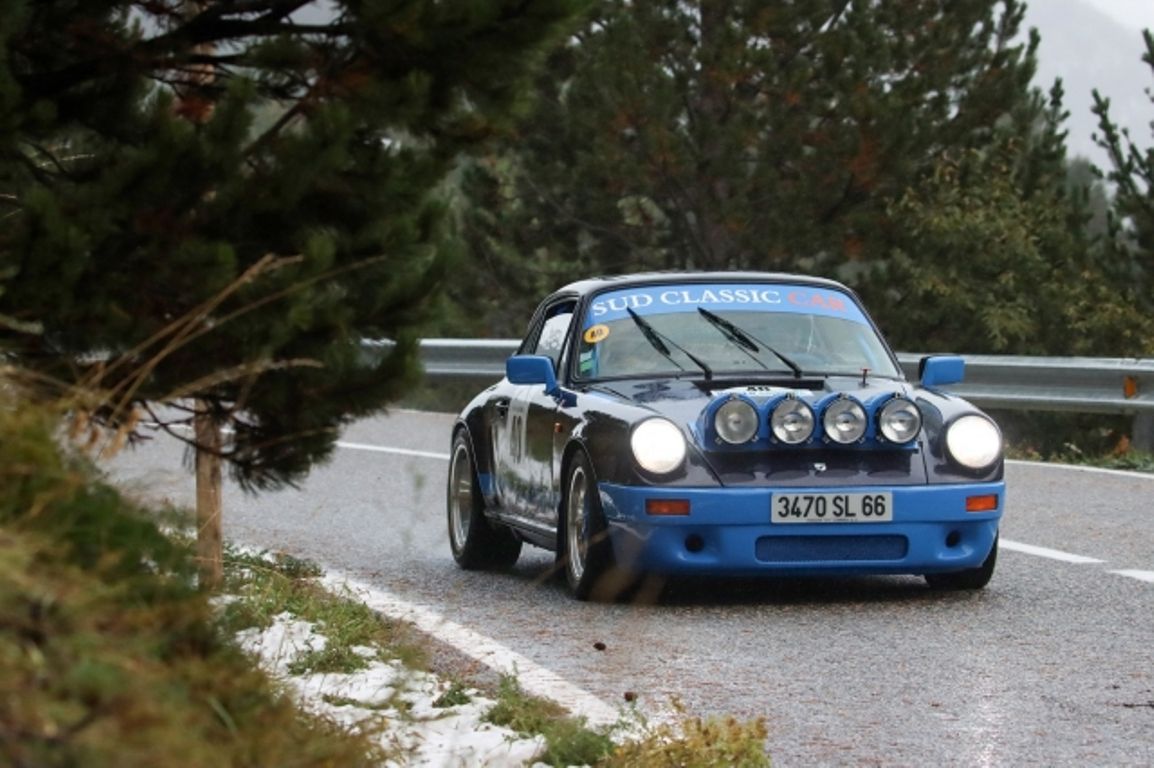 Un vehicle en un tram a Canillo en una edició anterior.