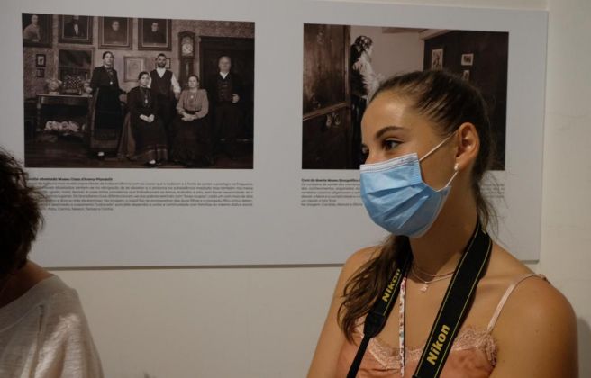 Mireia Medeiros durant l'exposició