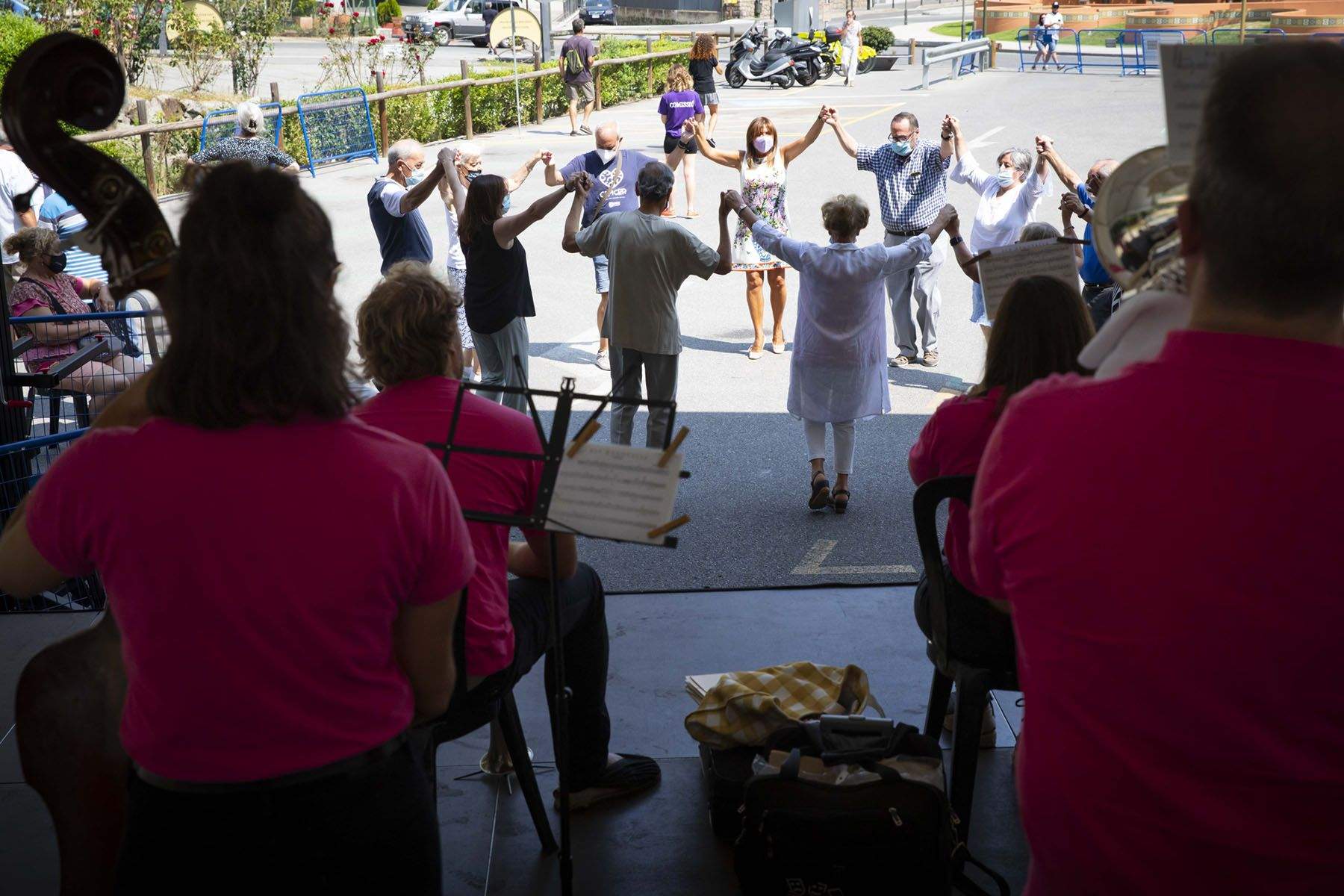 Ballada de sardanes a càrrec de la cobla Ciutat de Solsona.