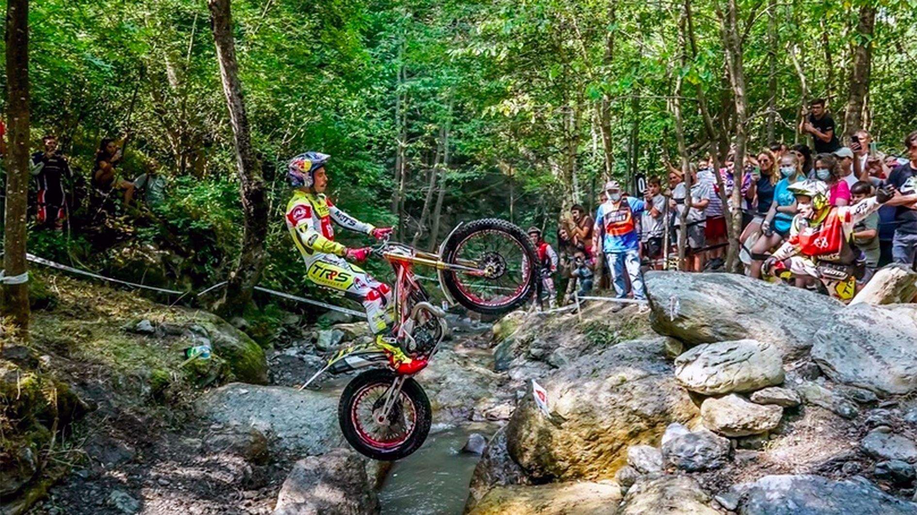 Una de les piruetes d'Adam Raga en el traçat lauredià de la segona jornada.