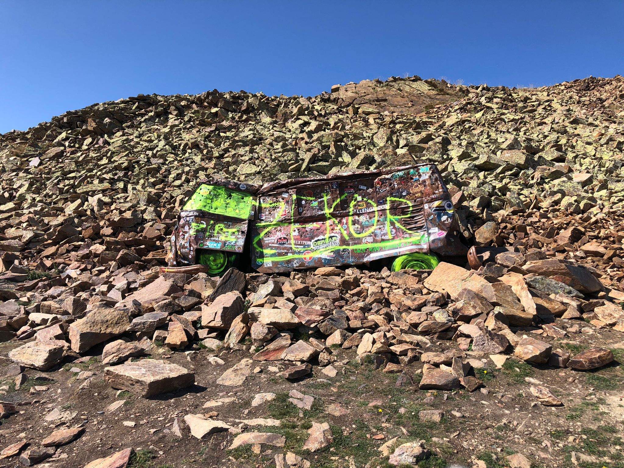 La furgoneta ara pintada. La furgoneta ara pintada.