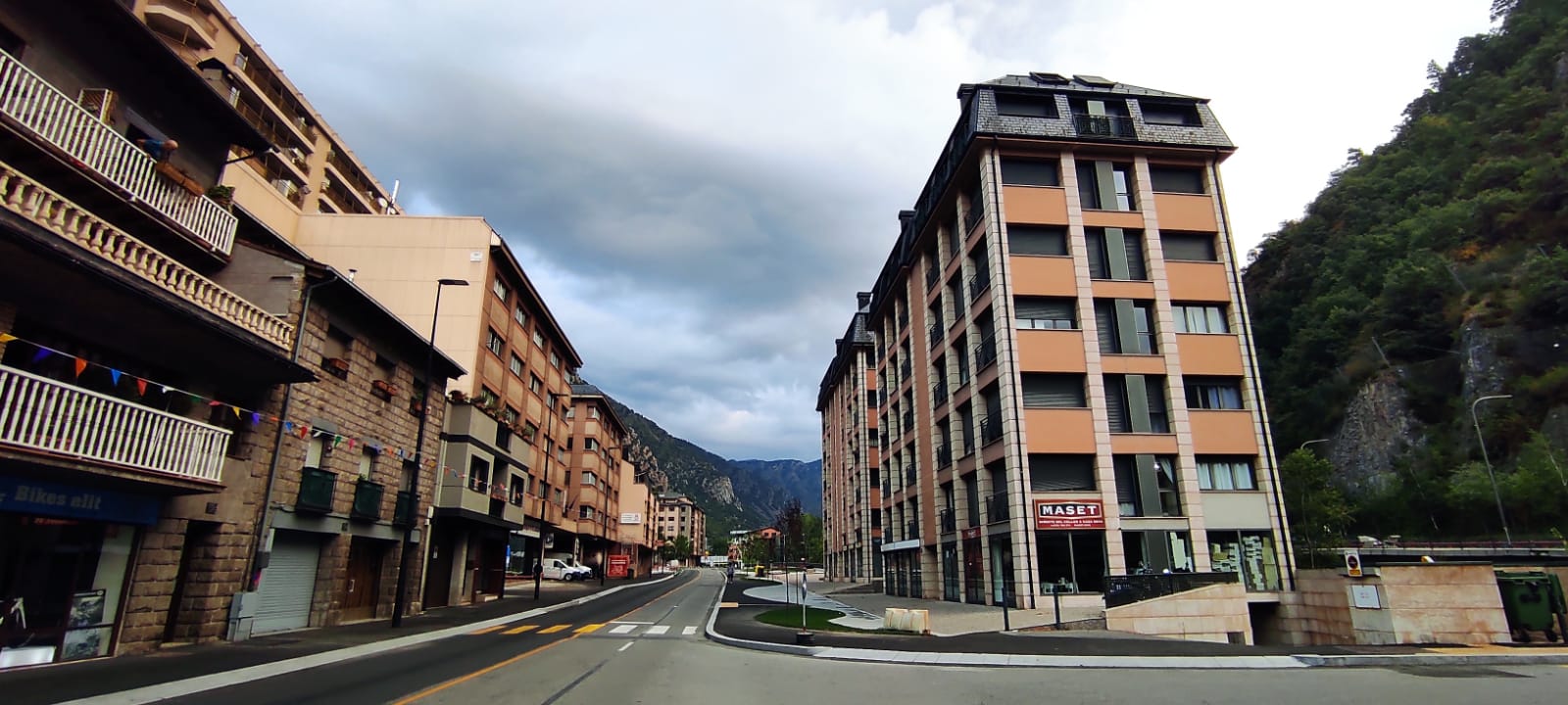 S'han localitzat noves constatacions de furts en edificis (a la dreta) de l'avinguda d'Enclar. S'han localitzat noves constatacions de furts en edificis (a la dreta) de l'avinguda d'Enclar.