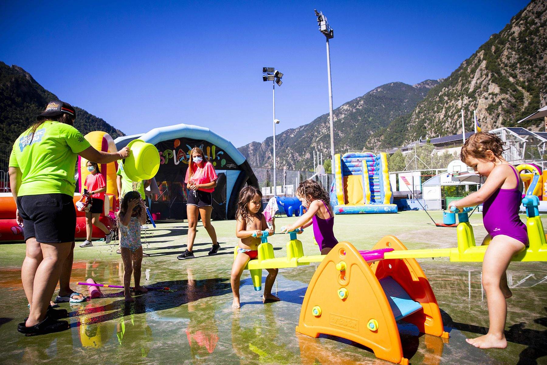 Infants jugant a l'aquaparc ara fa uns dies.