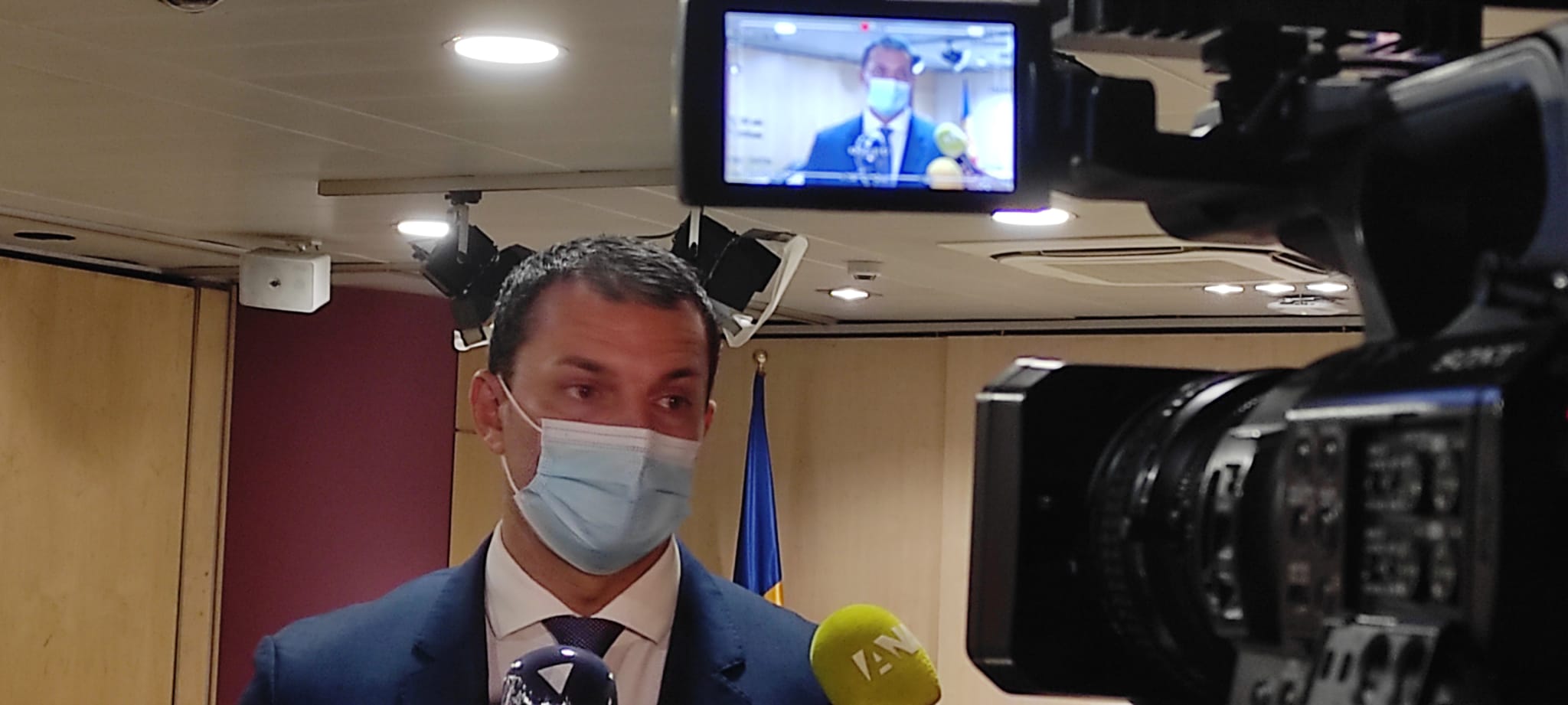 El ministre Jordi Gallardo donant explicacions després de la reunió de la comissió de seguiment del transport públic.