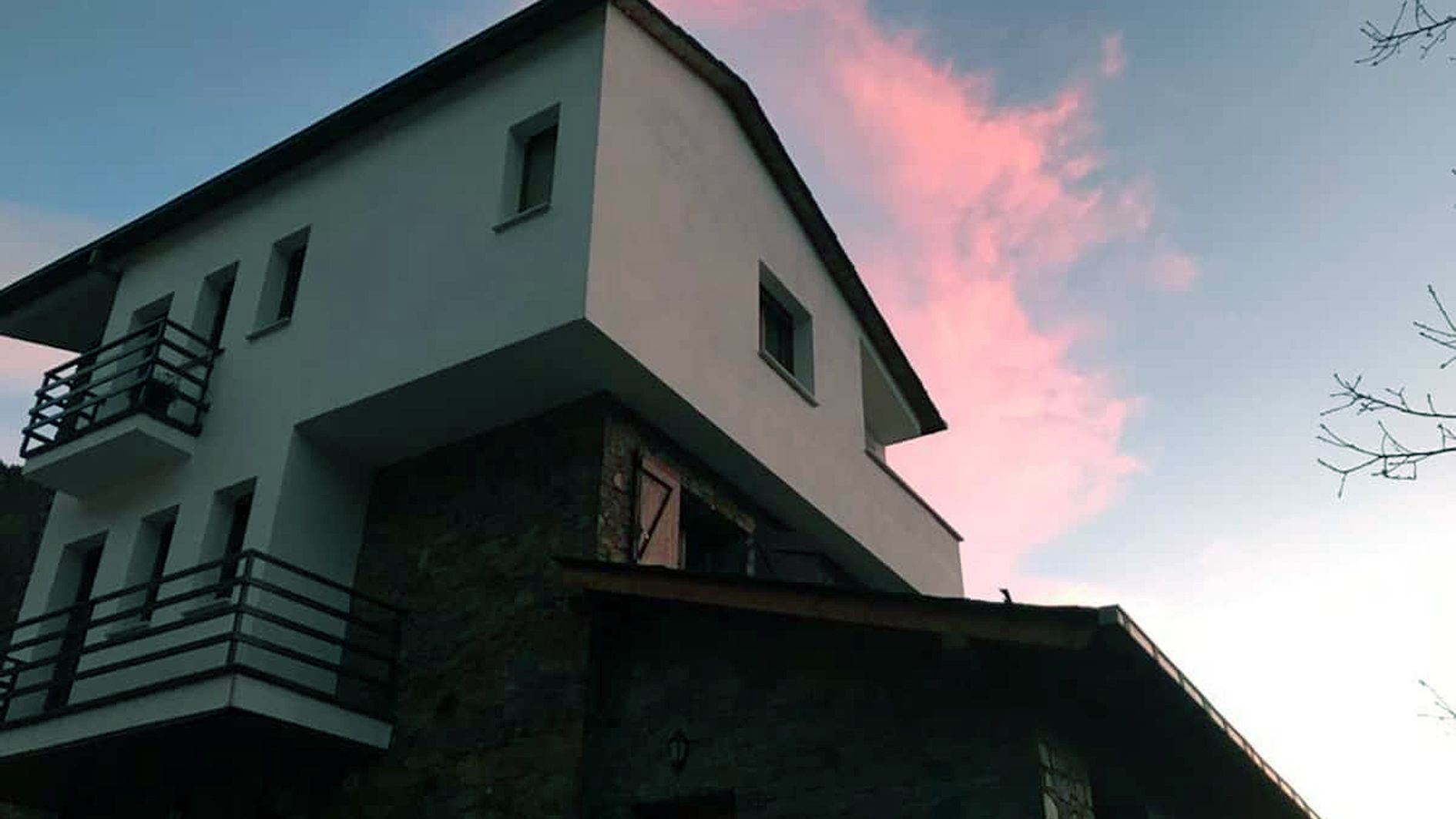 Una vista del xalet que es publicita en un portal especialitzat.