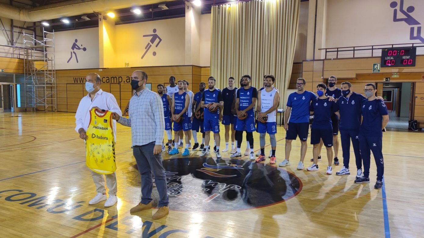 Gorka Aixàs i Xavier Fernàndez amb la samarreta del MoraBanc Andorra.