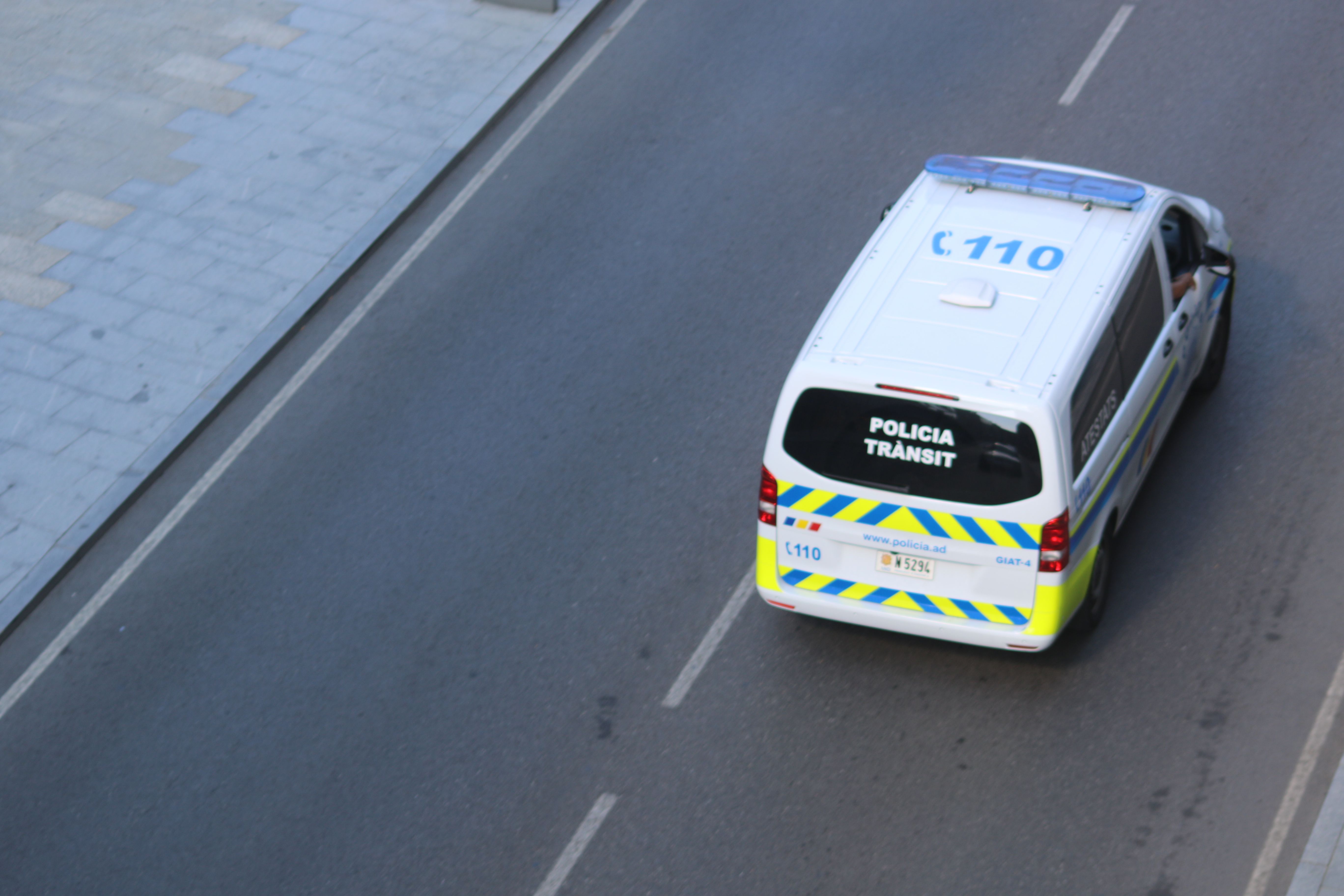 Un vehicle d'atestats de la policia. Un vehicle d'atestats de la policia.