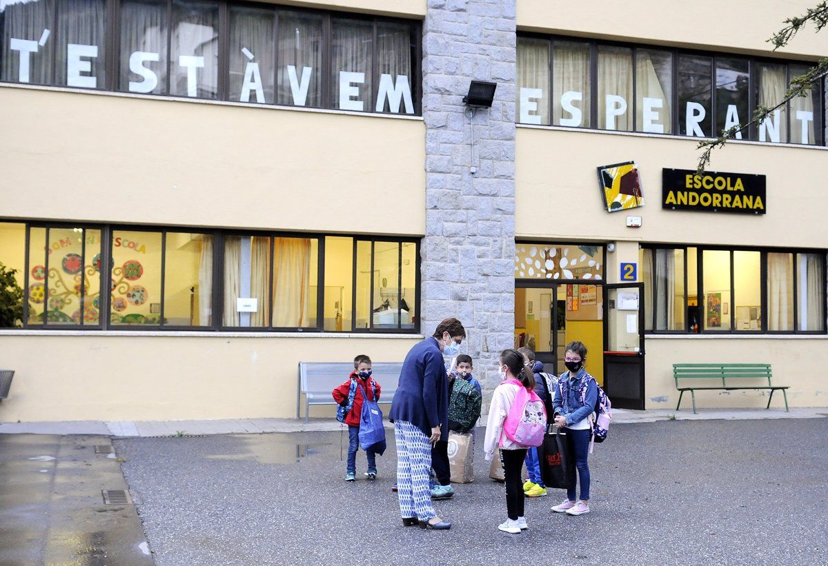 Un instant del primer dia d'escola el curs passat.